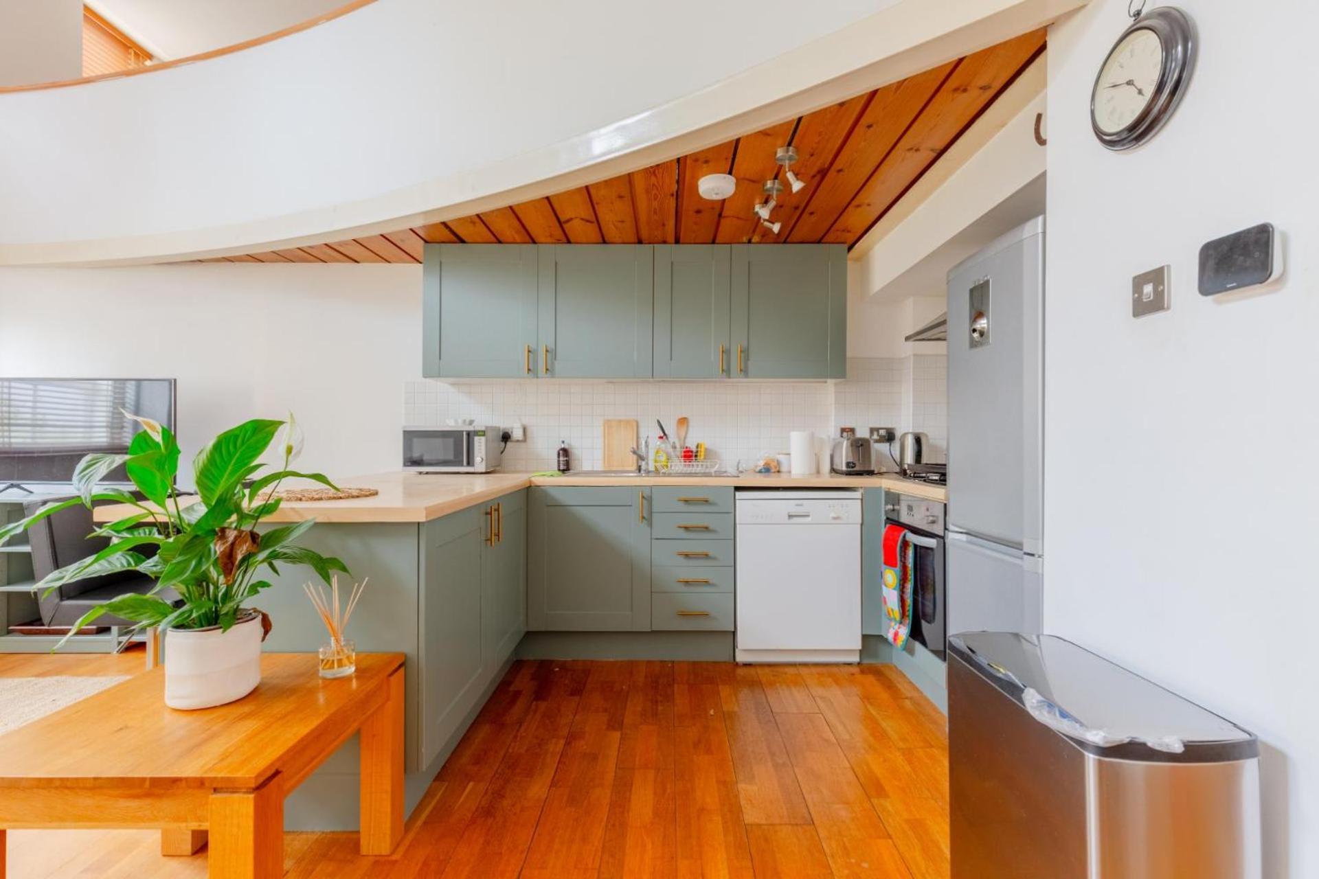 1bd Flat With Gym In Victorian Conversion Brixton