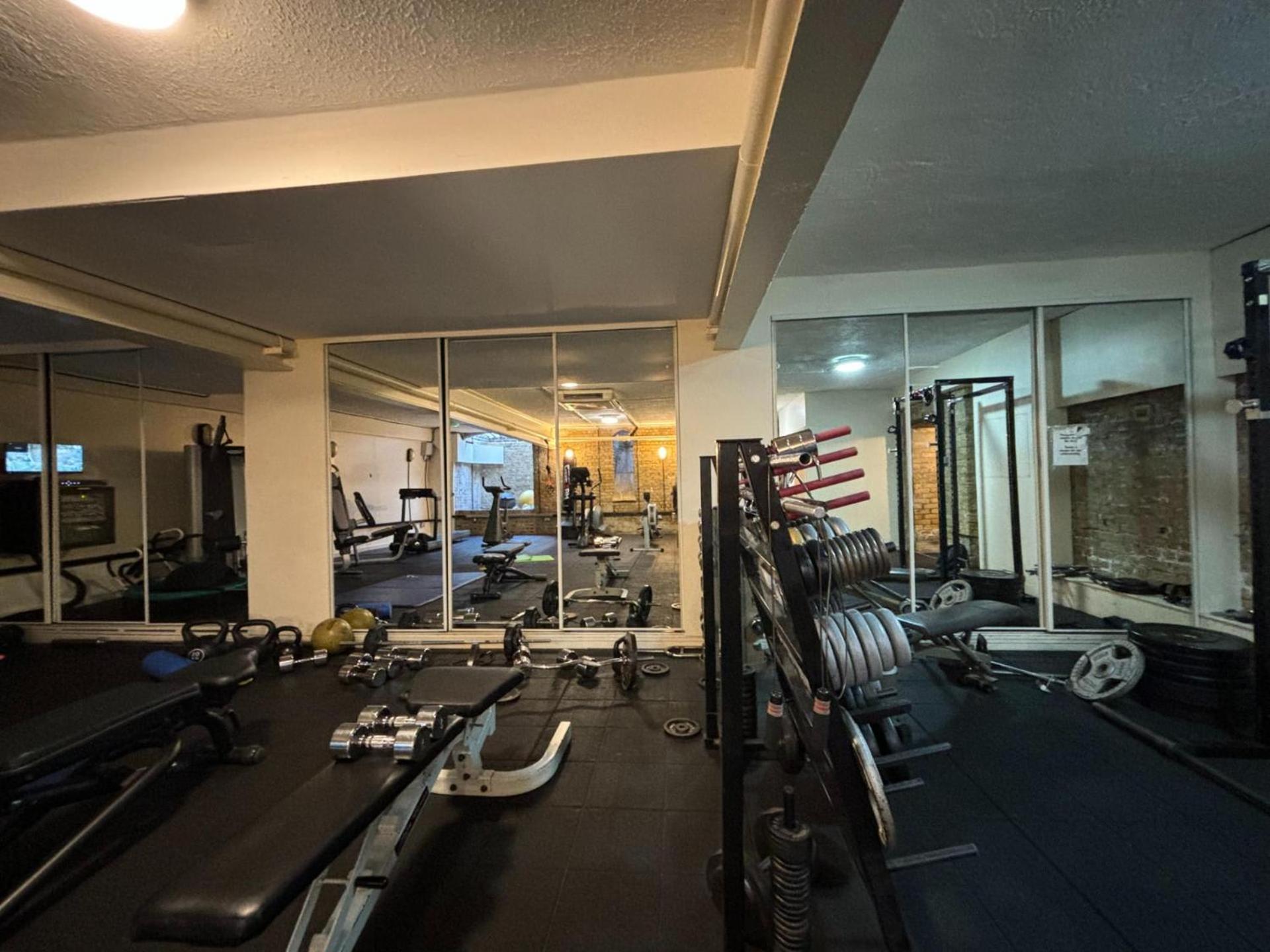 1bd Flat With Gym In Victorian Conversion Brixton Apartment *