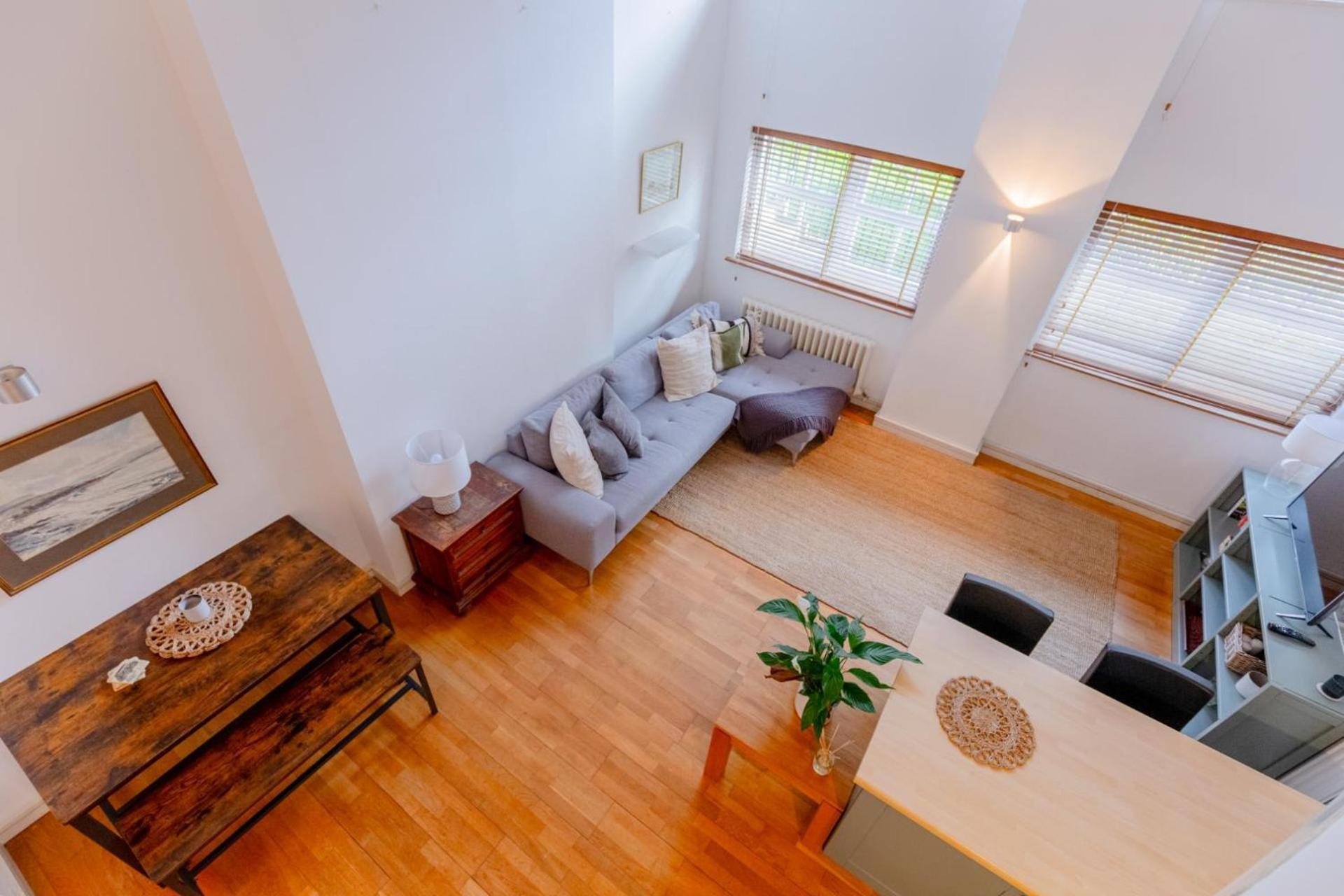 1bd Flat With Gym In Victorian Conversion Brixton London