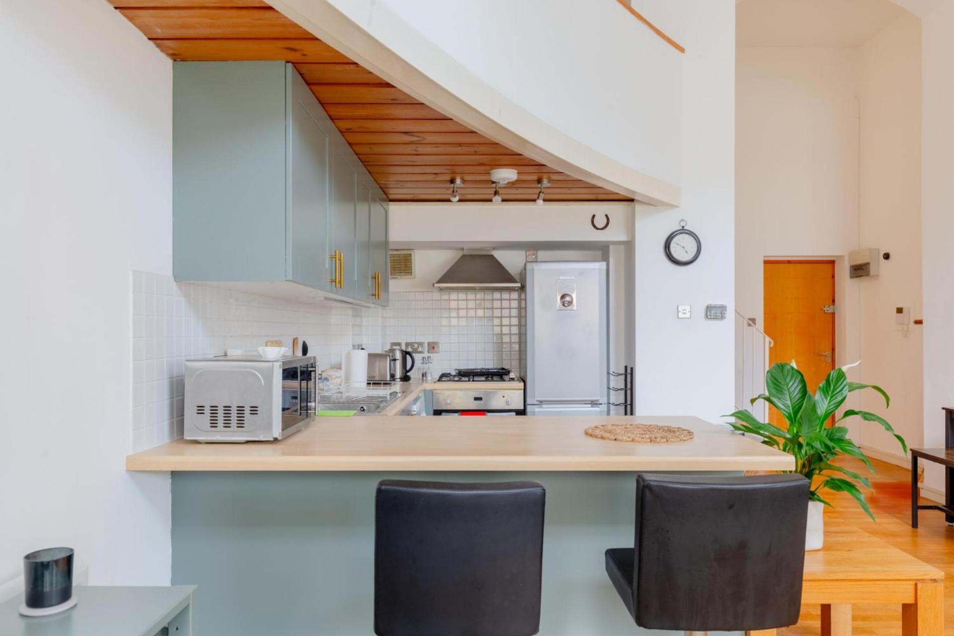 1bd Flat With Gym In Victorian Conversion Brixton