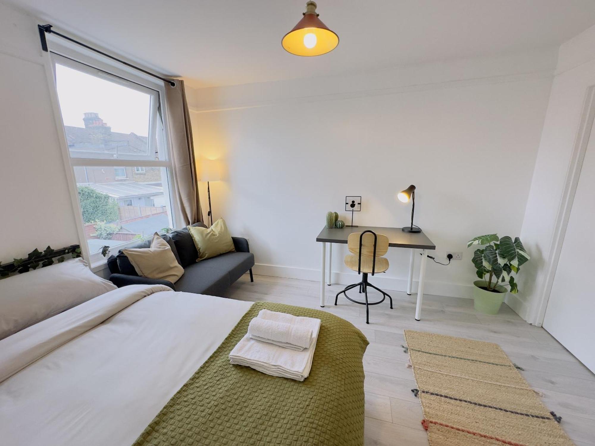 Leyton House - Sleepylodge Guest house London