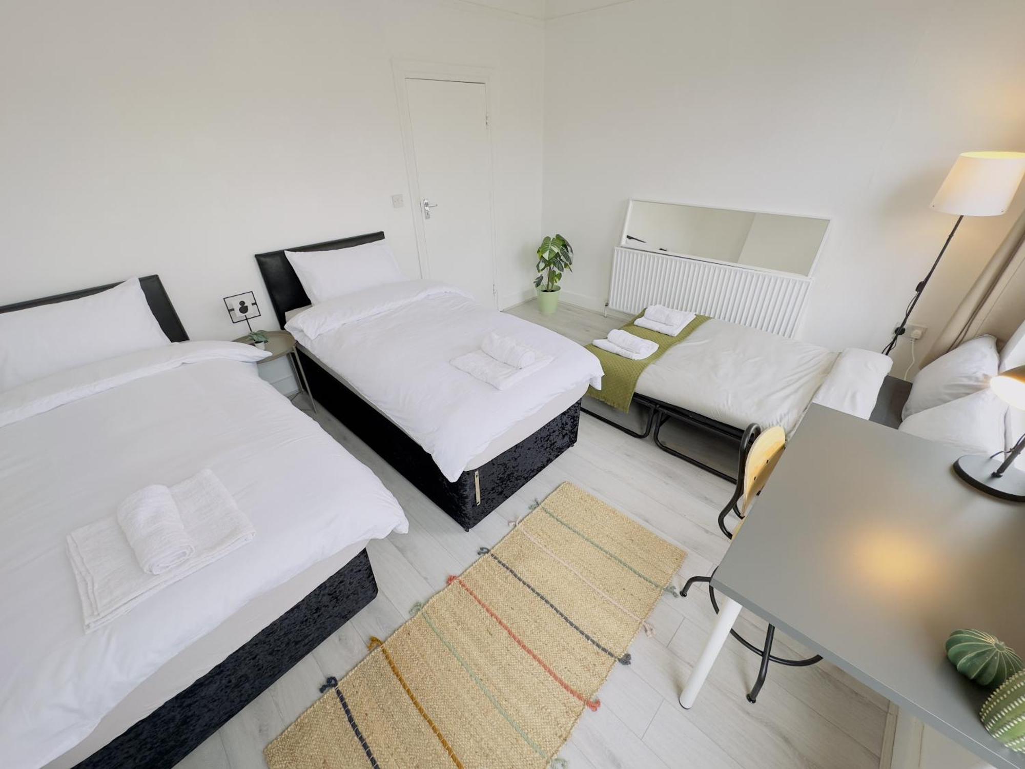 Leyton House - Sleepylodge Guest house