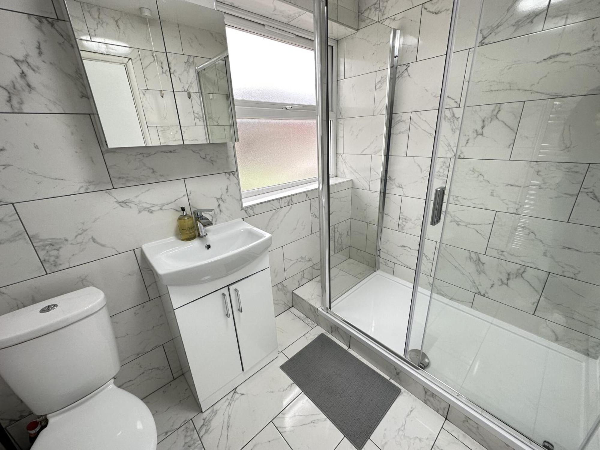 Leyton House - Sleepylodge Guest house London