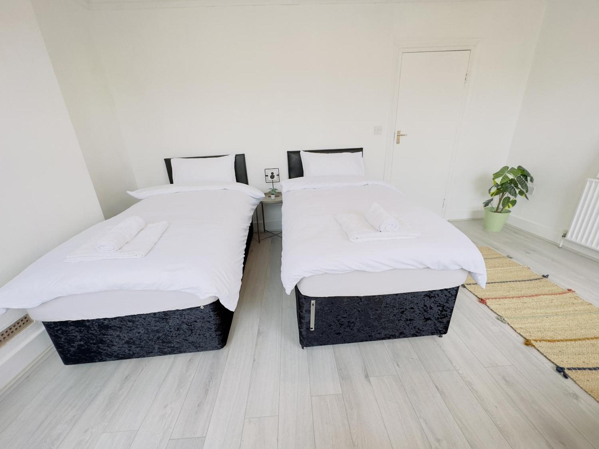 Leyton House - Sleepylodge Guest house London