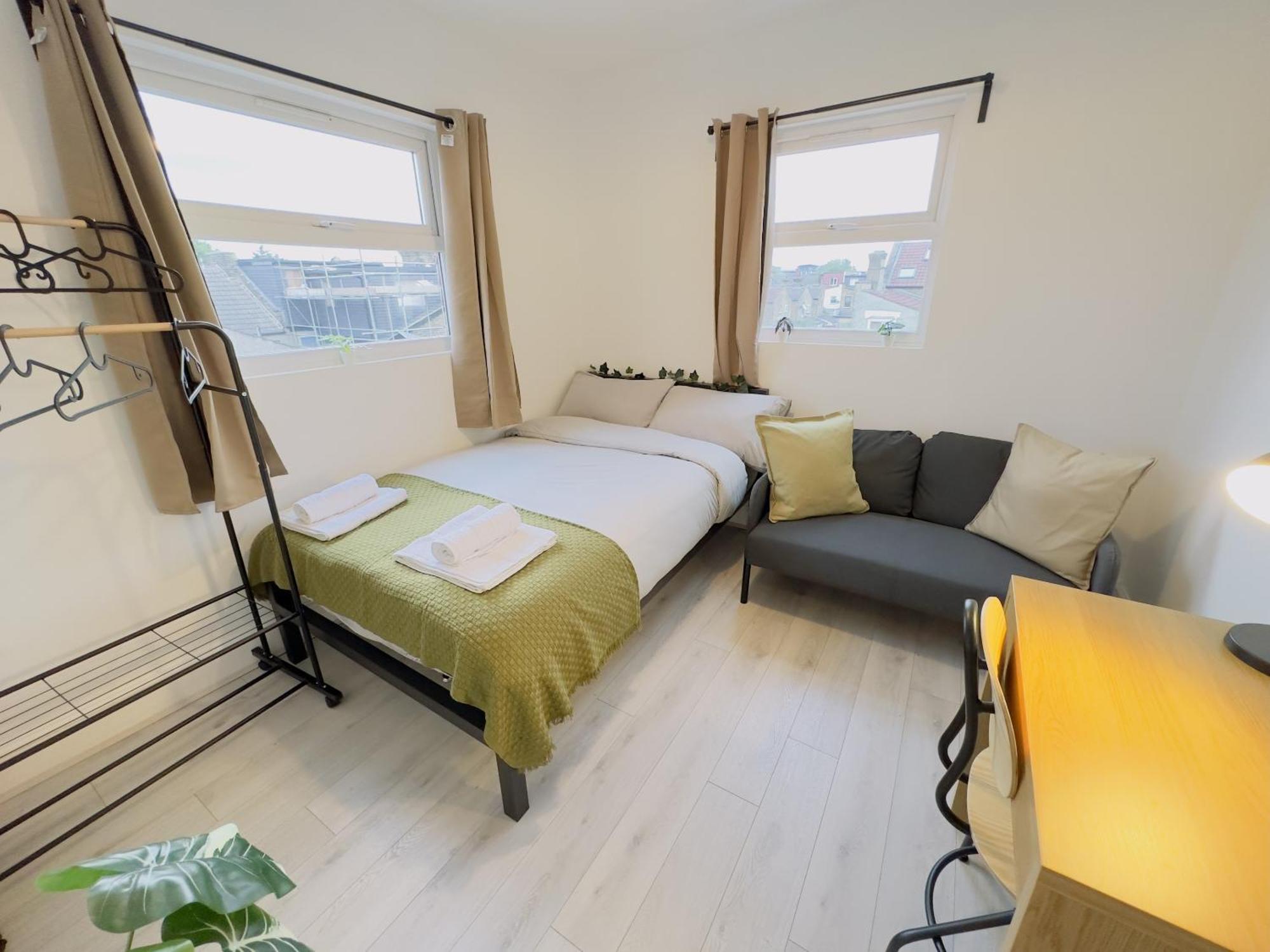 Leyton House - Sleepylodge Guest house London