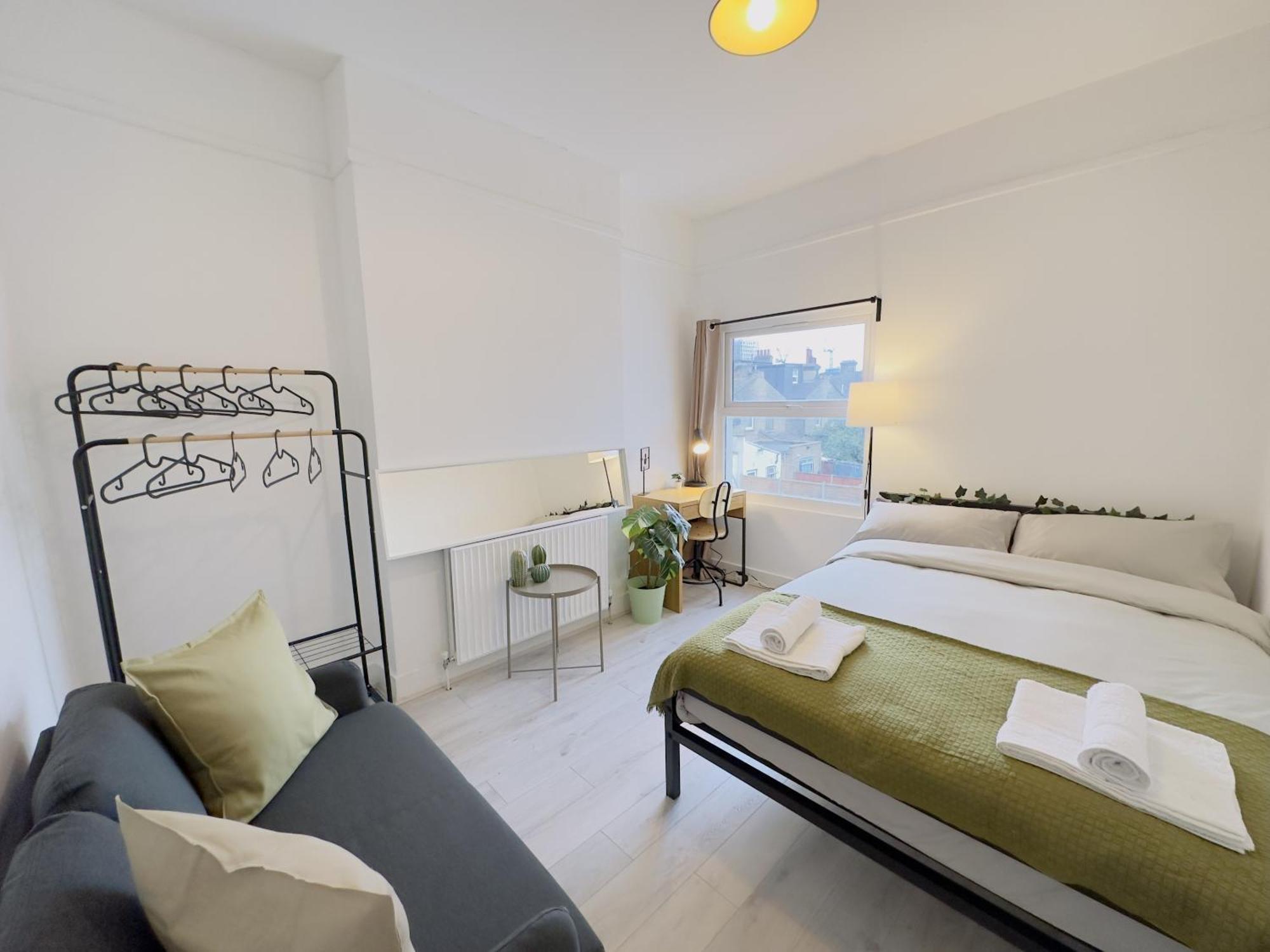 Guest house Leyton House - Sleepylodge *