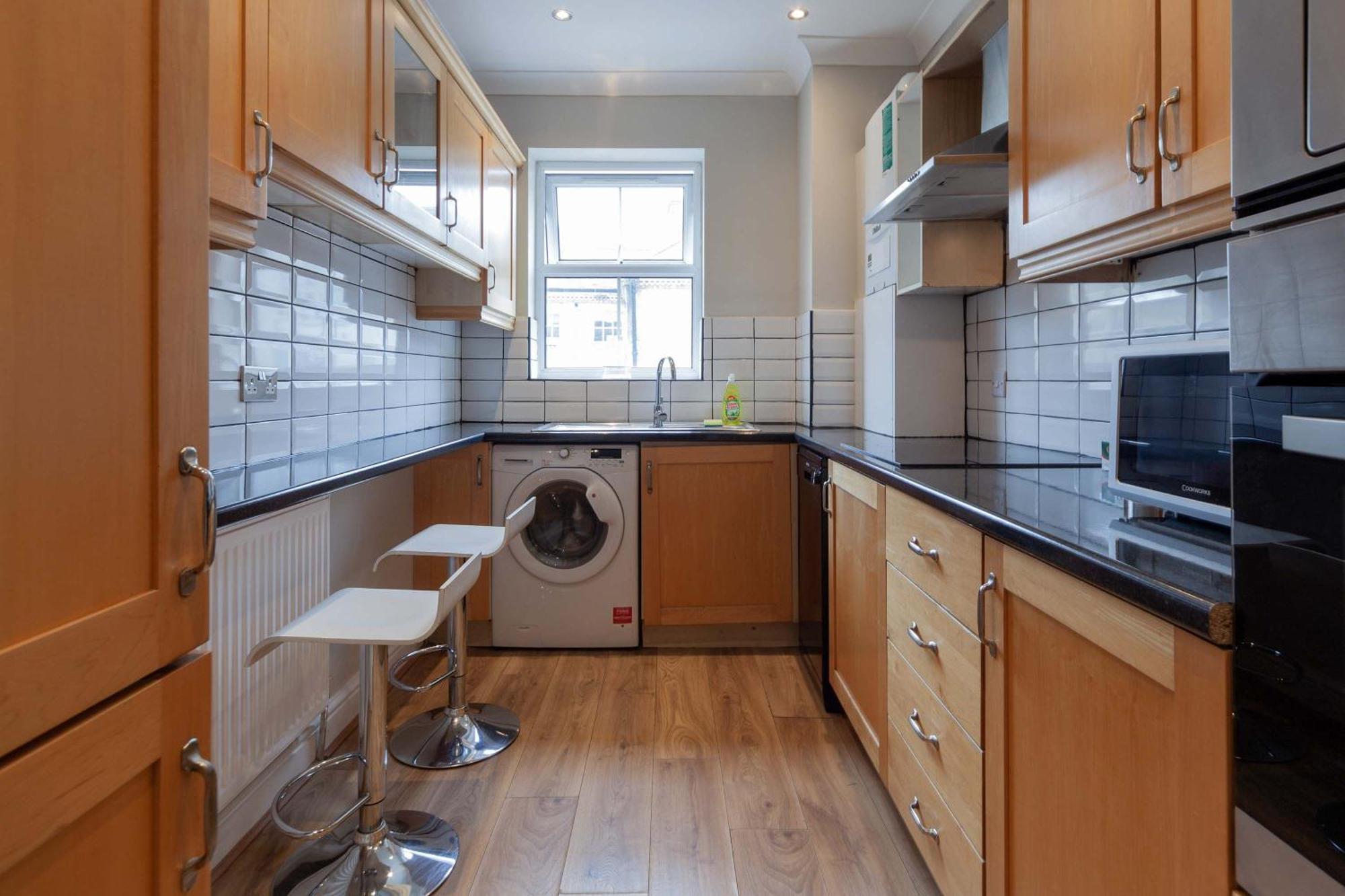 Spacious And Bright 2 Bed Tower Bridge Apartment London
