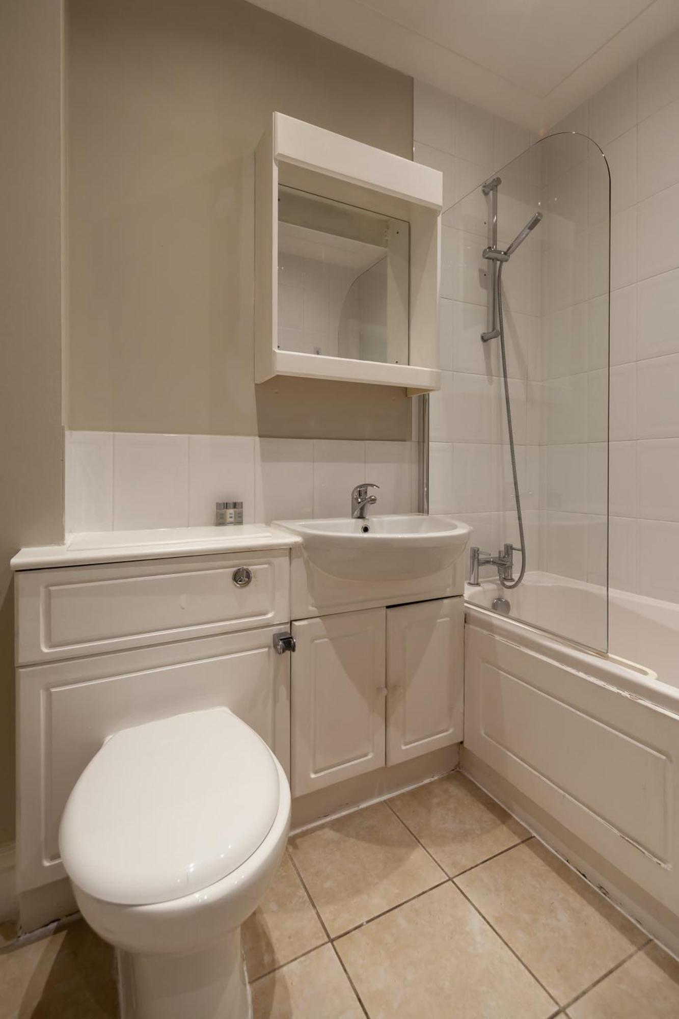 Spacious And Bright 2 Bed Tower Bridge London