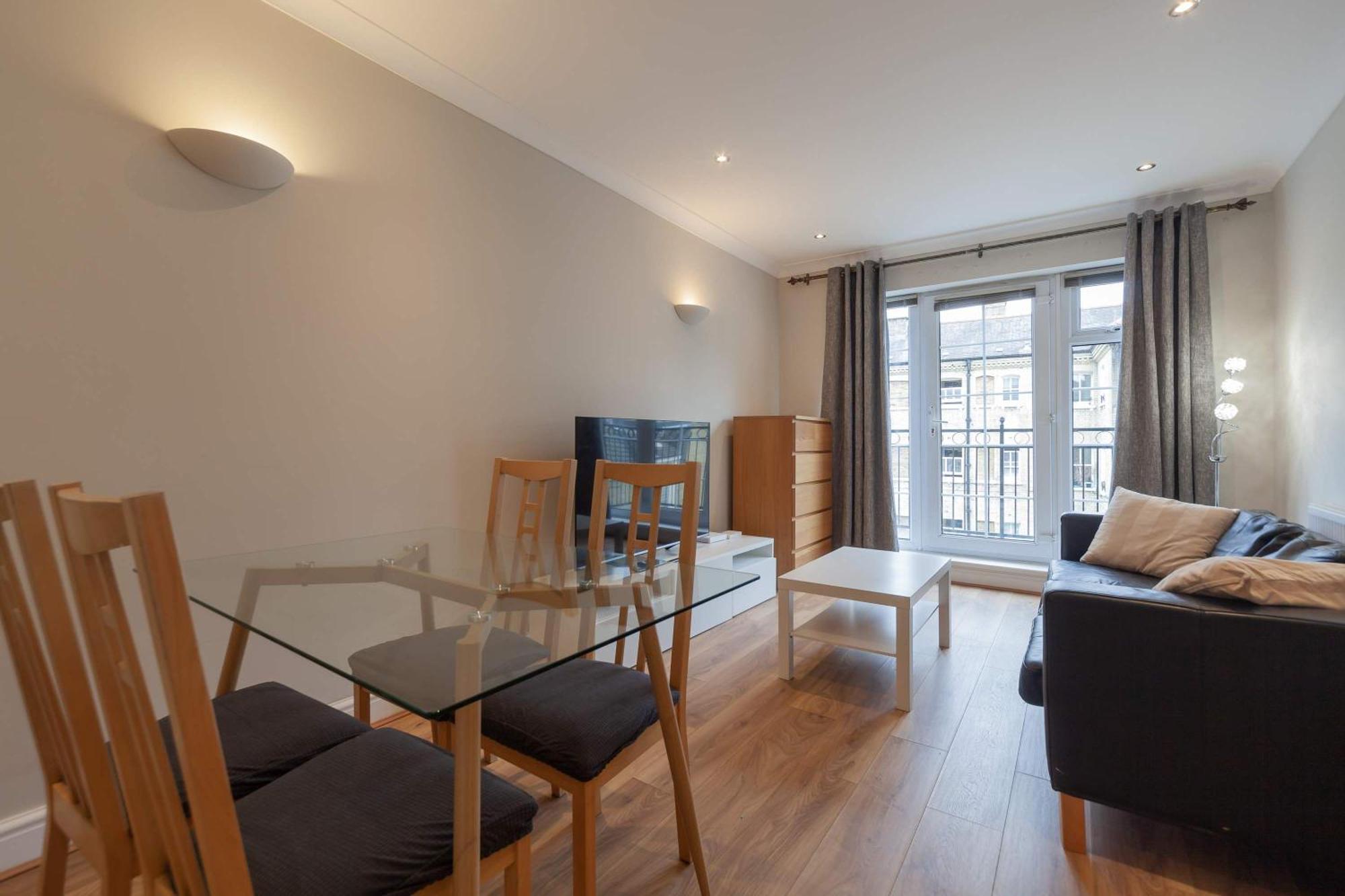 Spacious And Bright 2 Bed Tower Bridge London