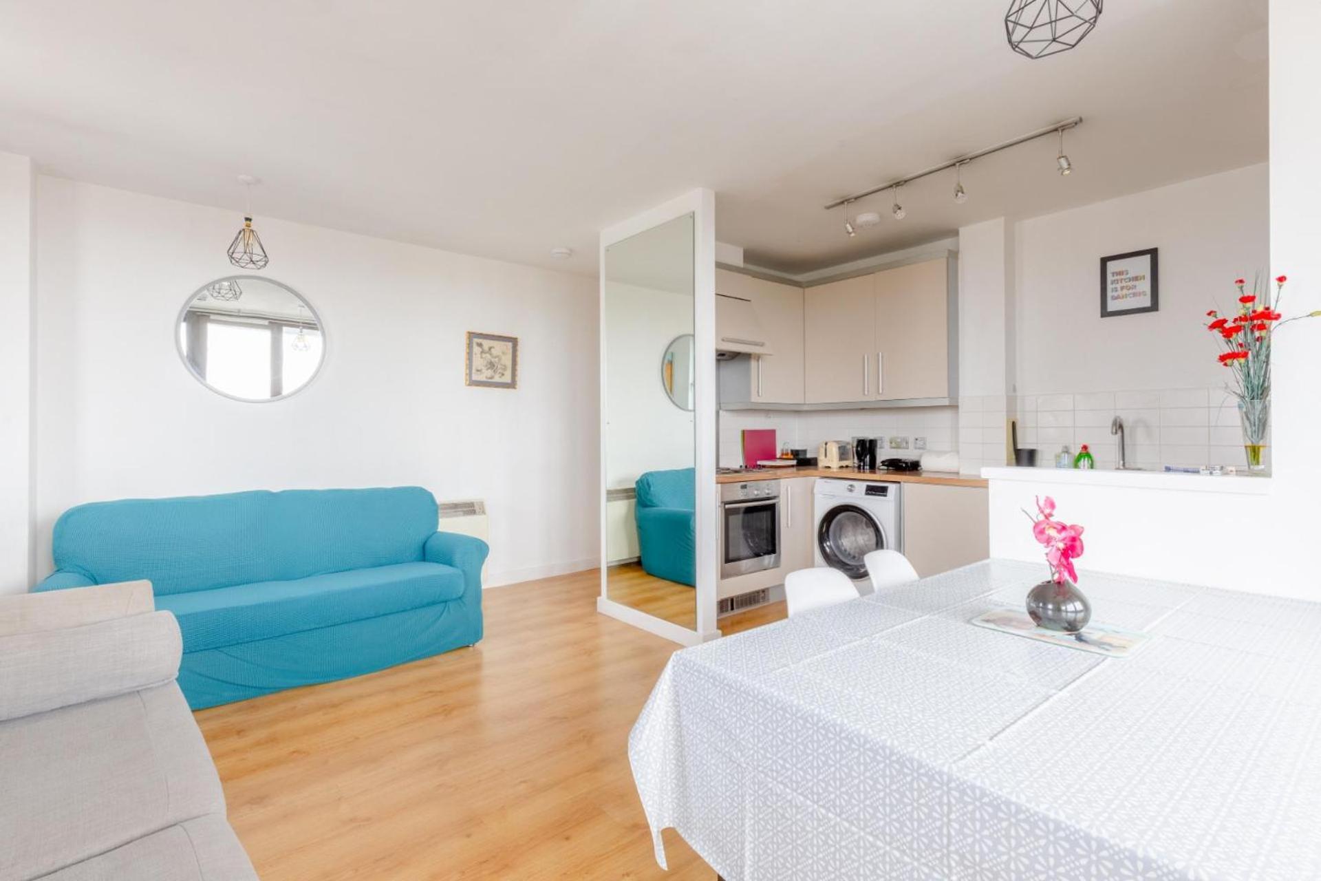 Bright 2 Bed Flat With Views Near Tower Bridge Apartment *