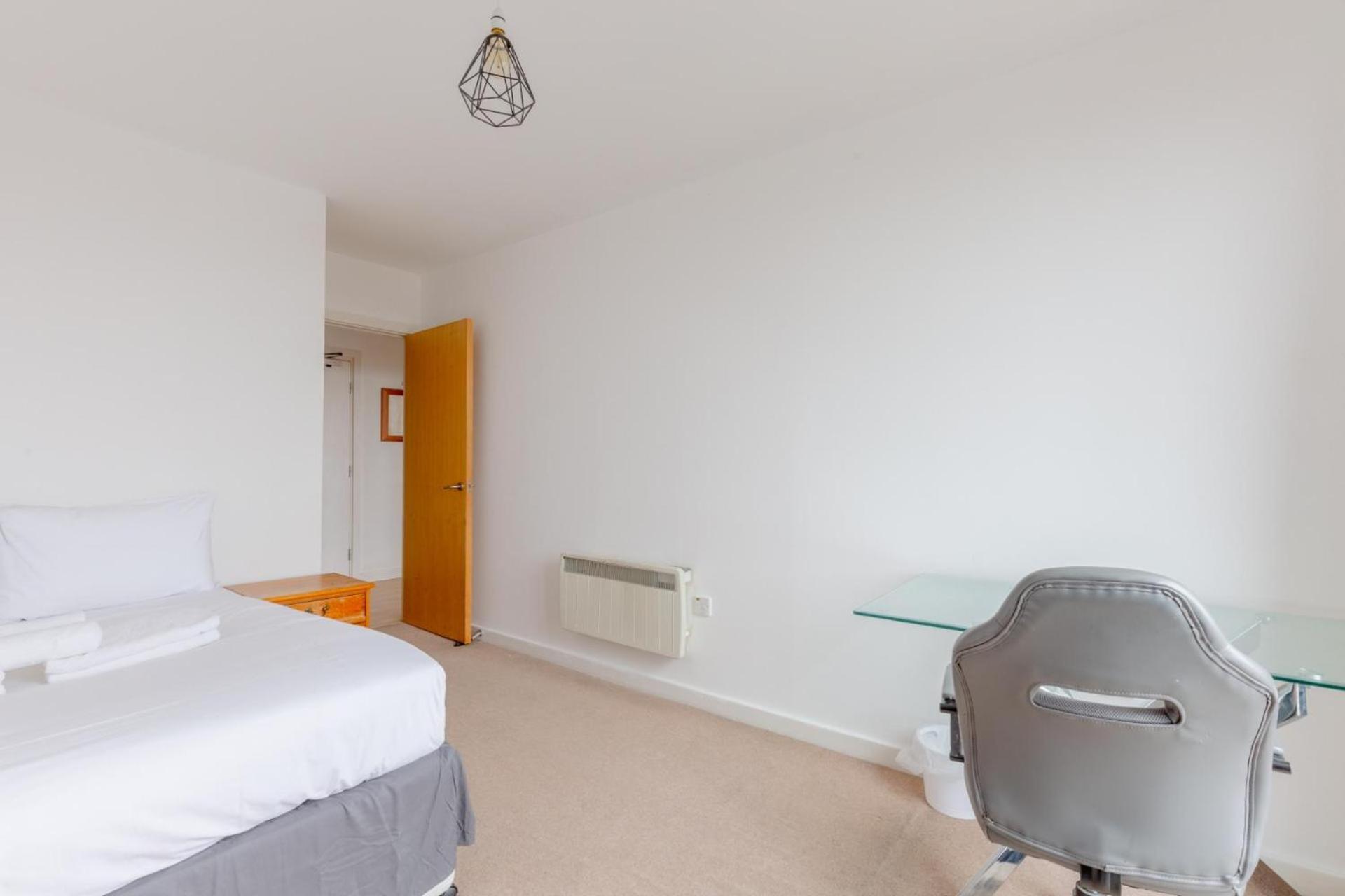 Bright 2 Bed Flat With Views Near Tower Bridge Apartment London