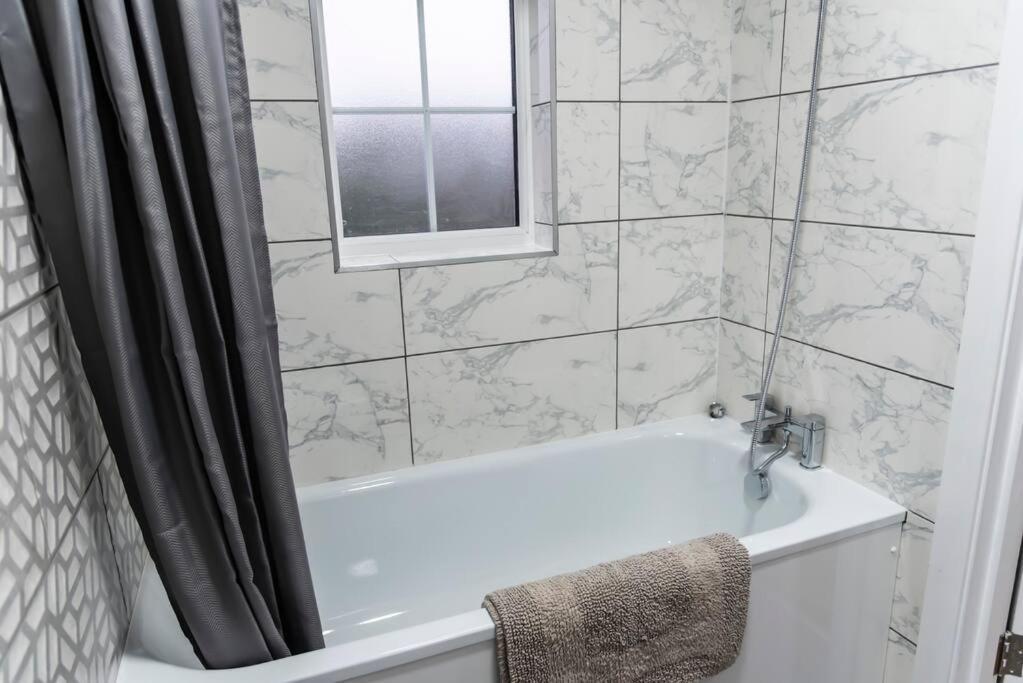 Apartment Smart Modern, Split Level Flat, Free Parking *