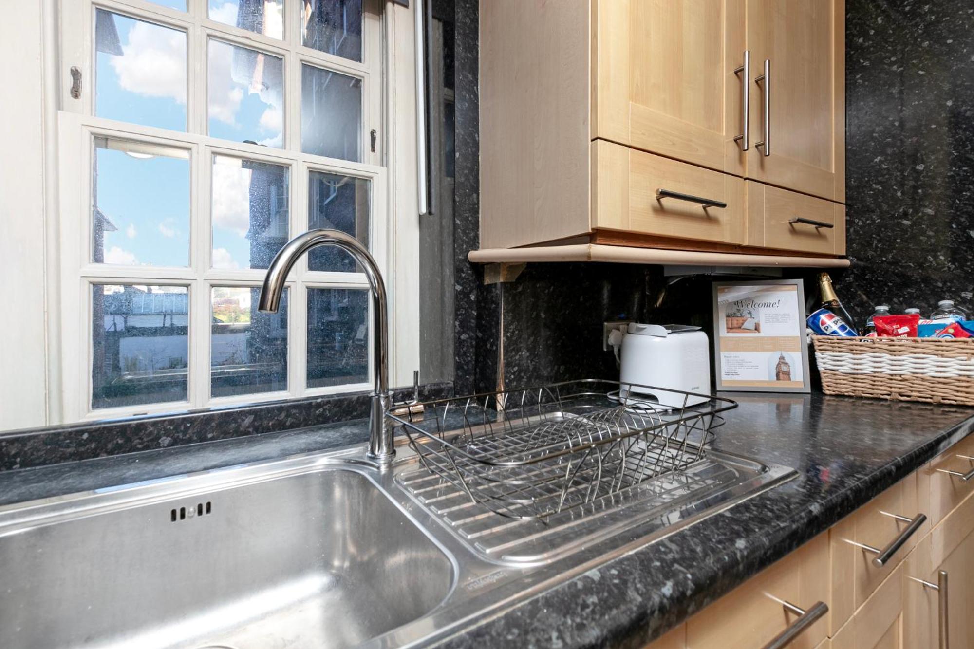 Apartamento Beautiful 3 Bedroom Flat In Scott Ellis Gardens