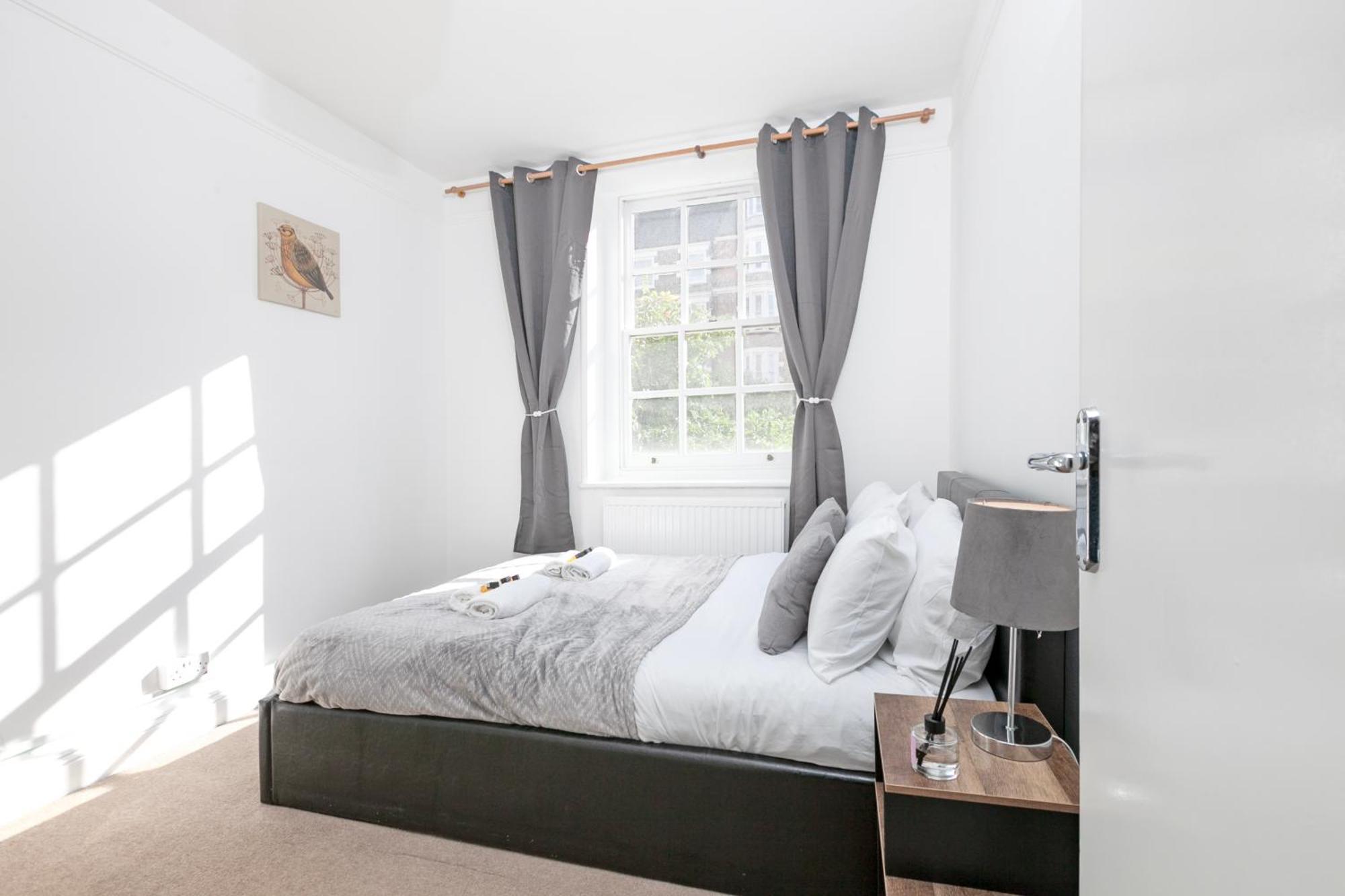 Leilighet Beautiful 3 Bedroom Flat In Scott Ellis Gardens *
