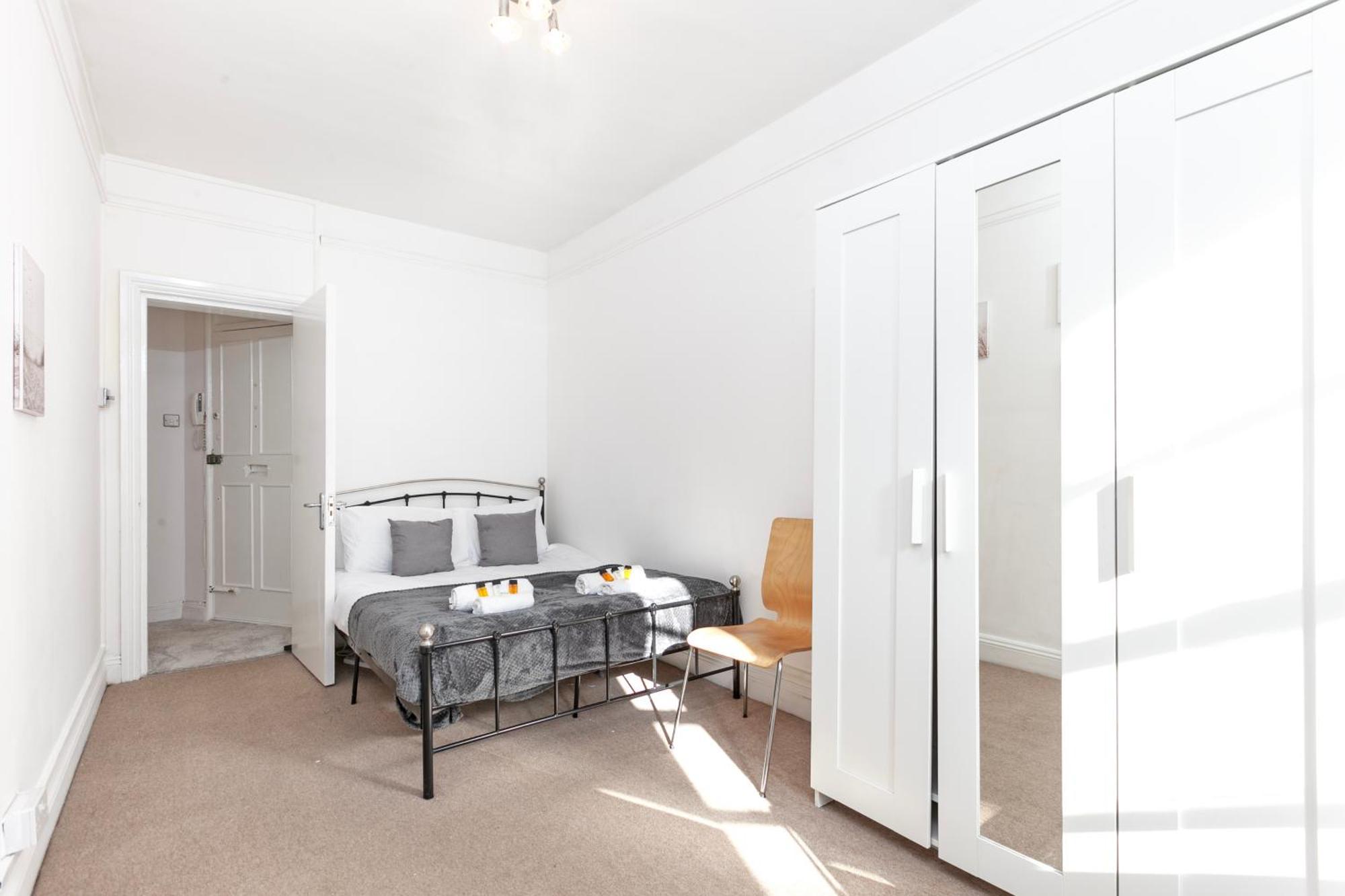 Beautiful 3 Bedroom Flat In Scott Ellis Gardens Londres
