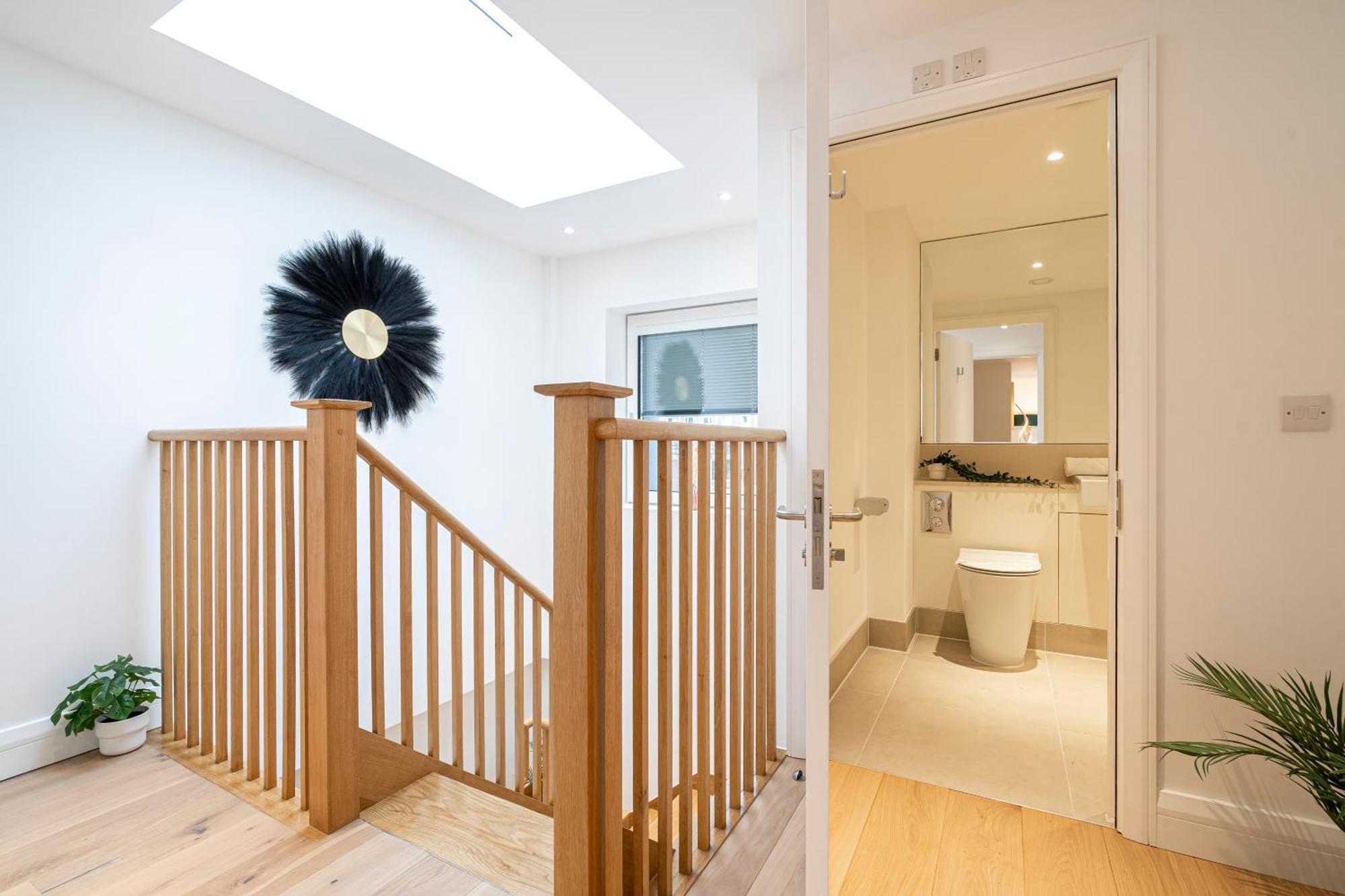 Apartment At Victoria London