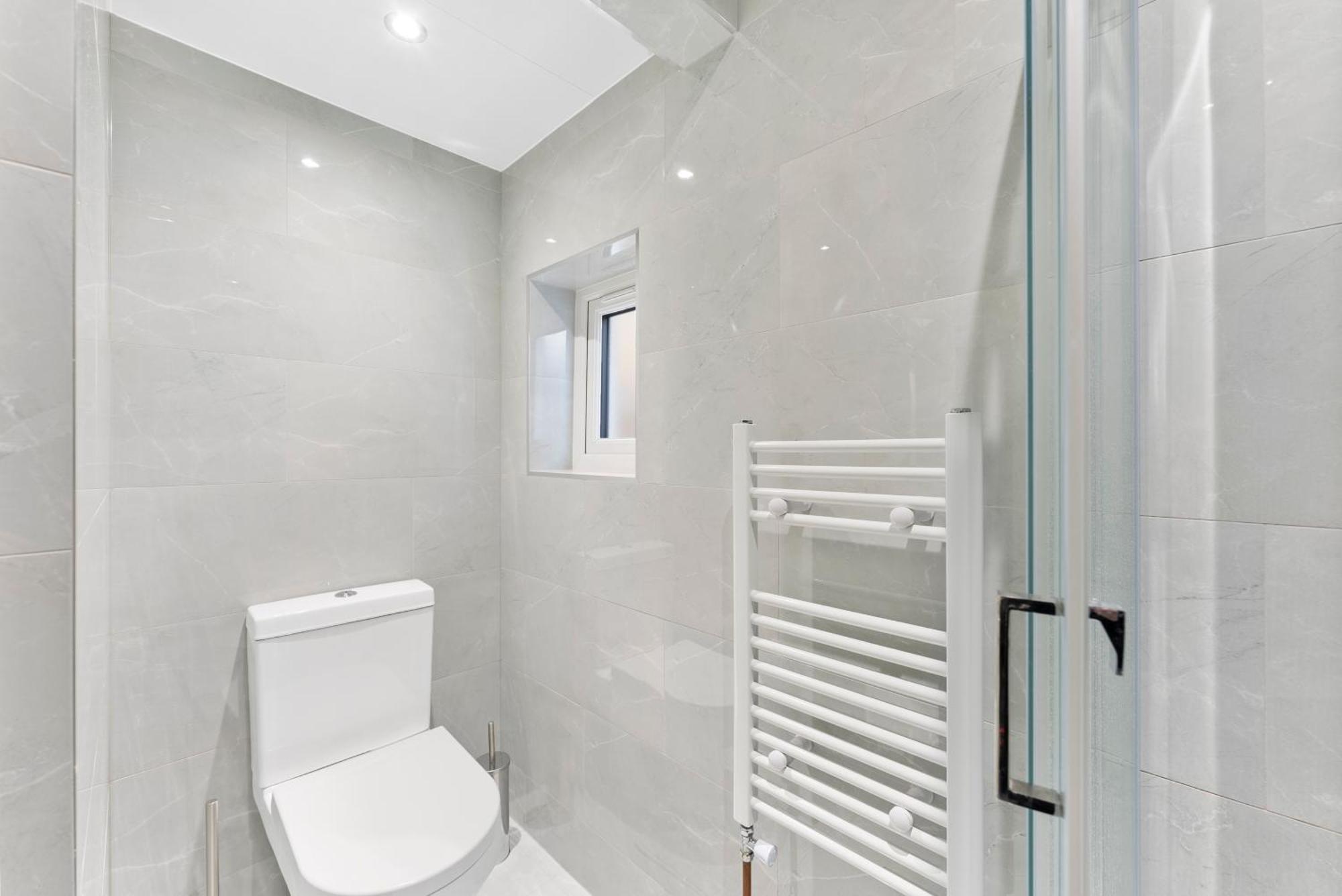 Holiday home Stylish Wembley Gem - Parking -sleeps 14 *