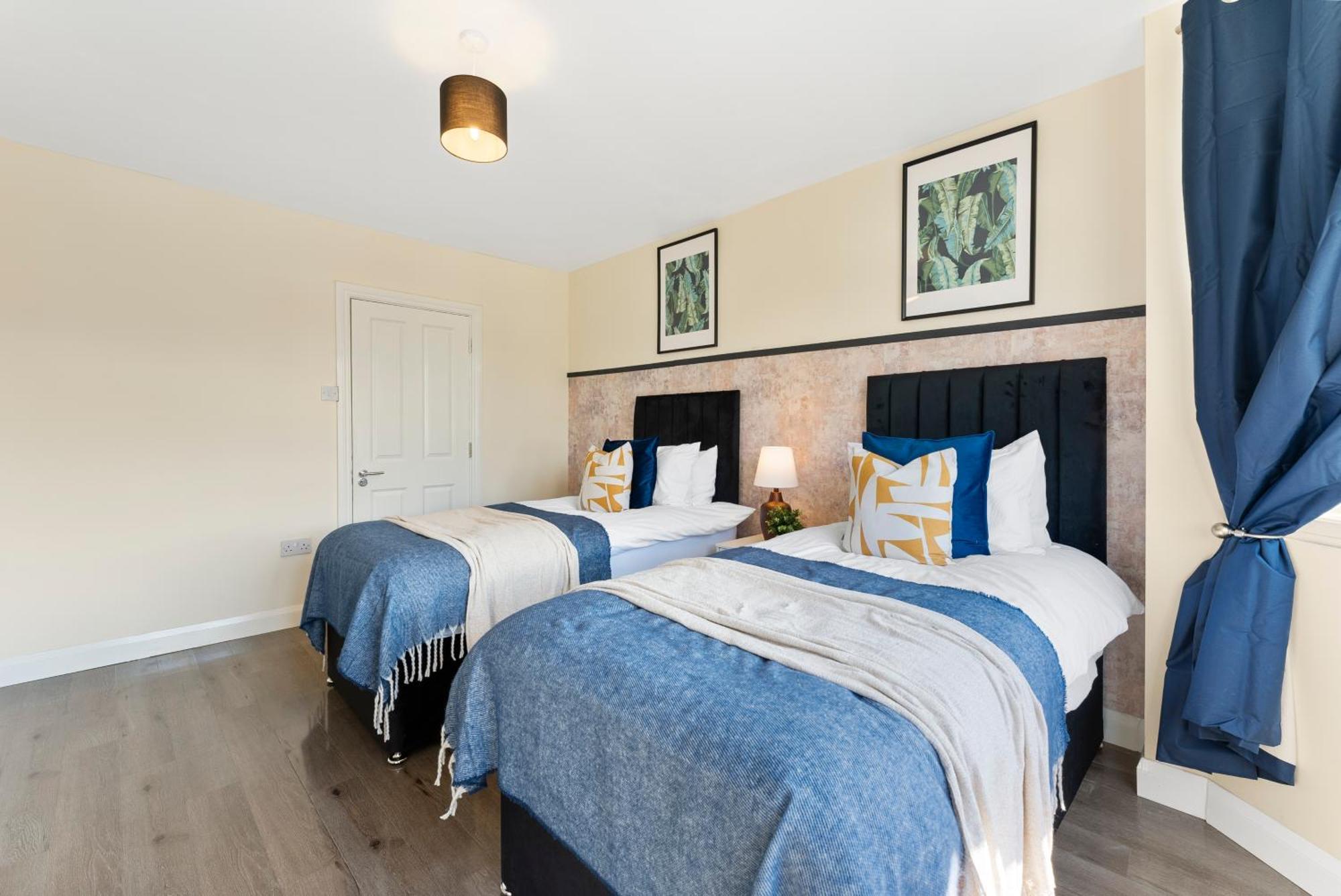 Stylish Wembley Gem - Parking -sleeps 14 *