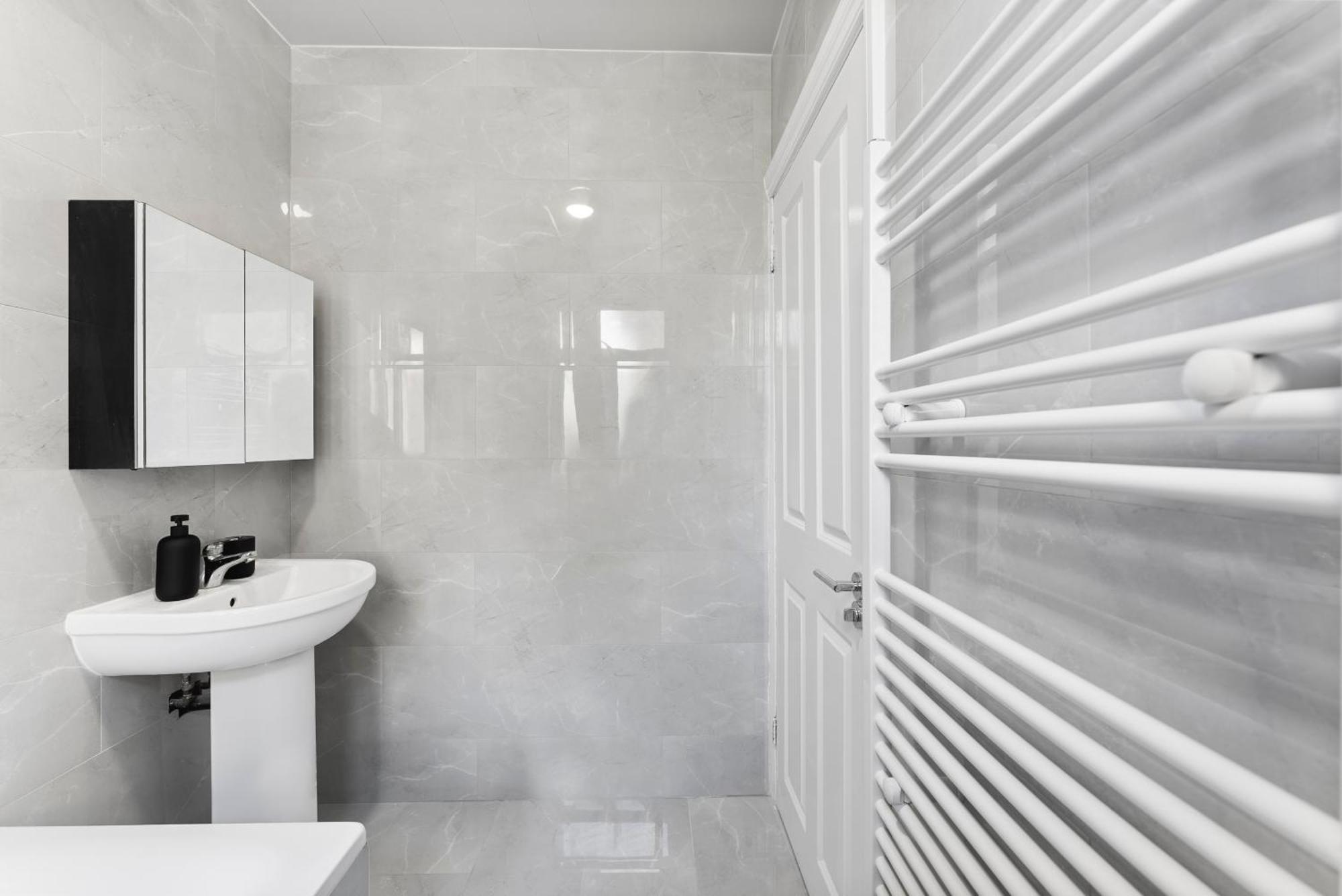 Stylish Wembley Gem - Parking -sleeps 14