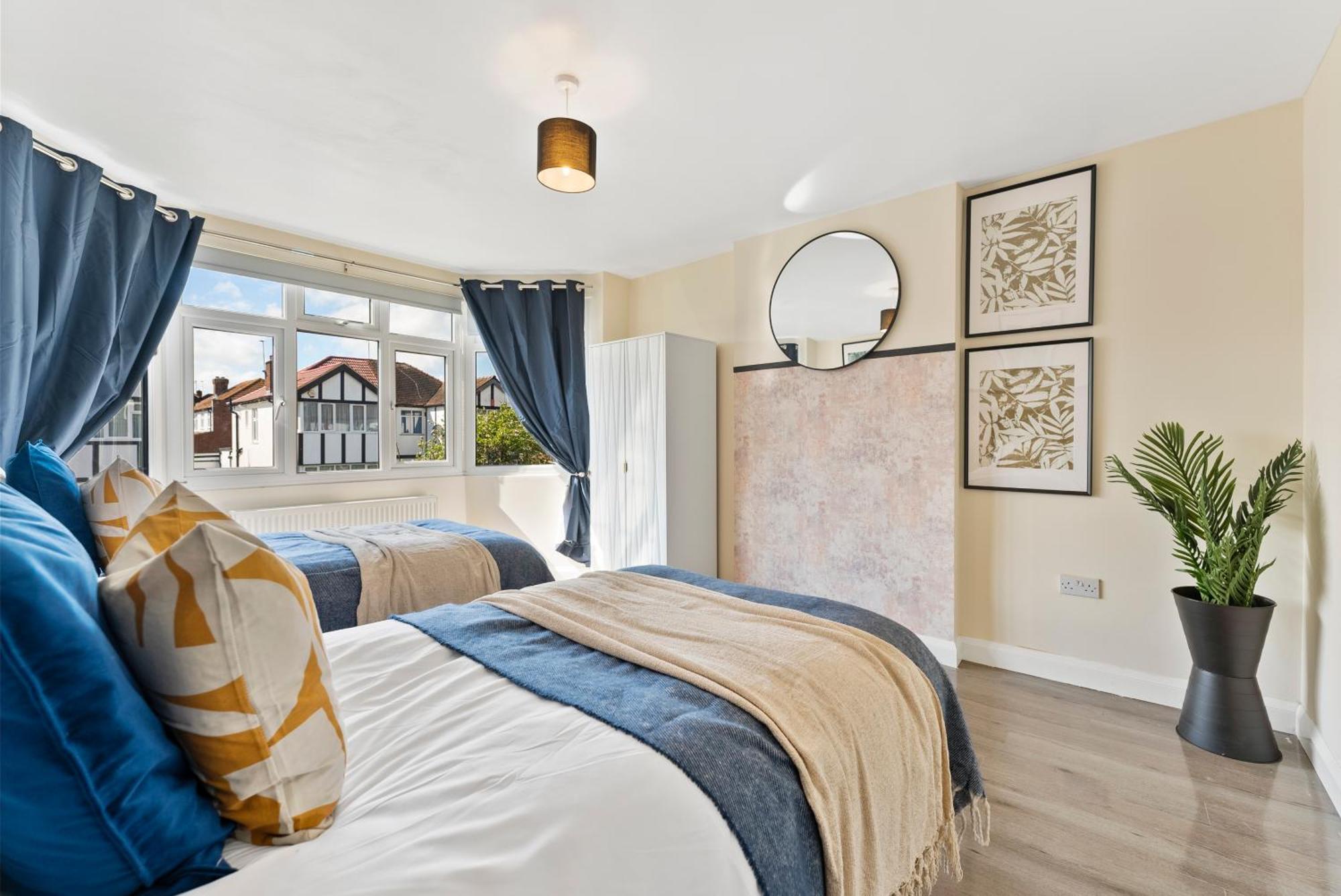 Stylish Wembley Gem - Parking -sleeps 14