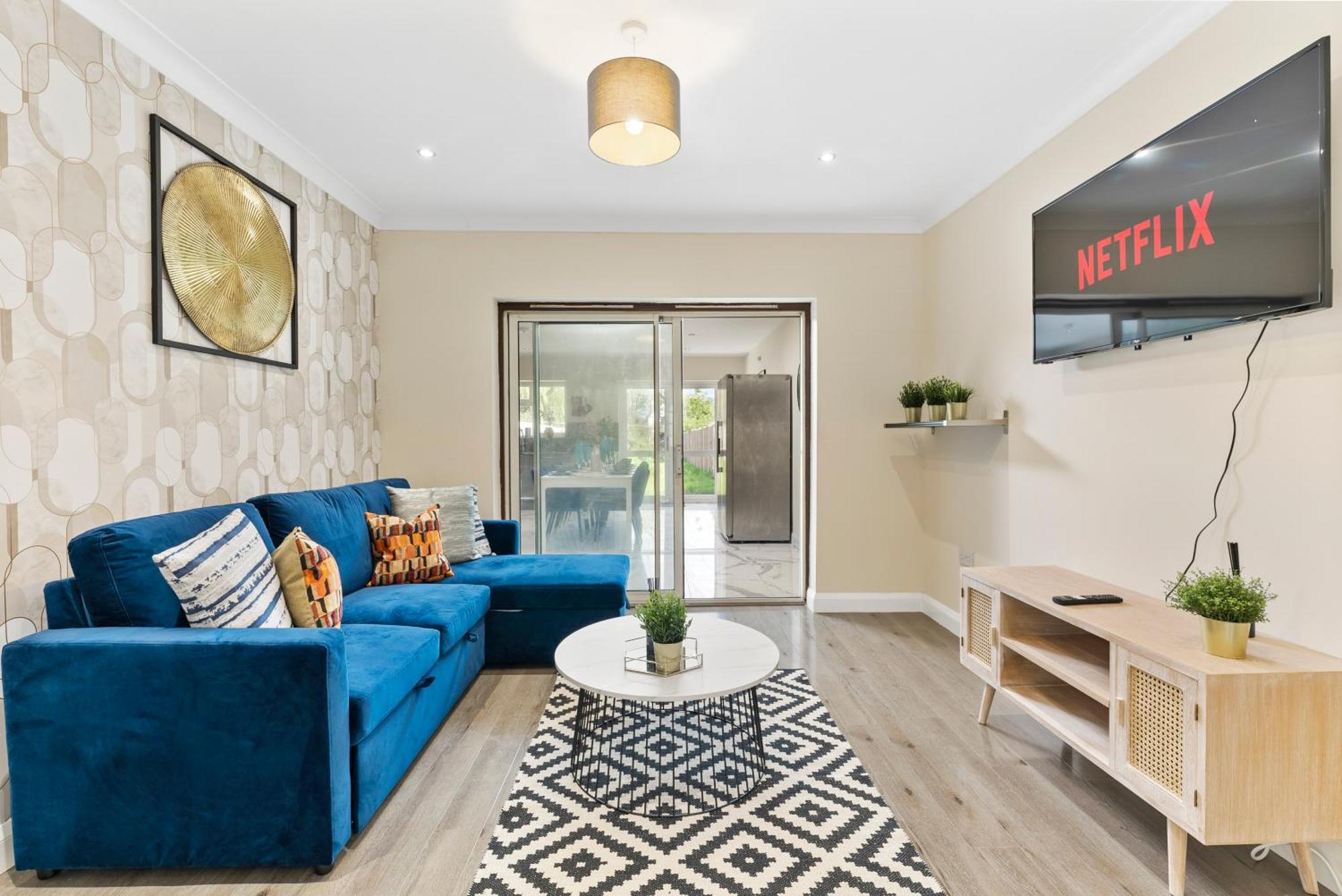 Stylish Wembley Gem - Parking -sleeps 14 London