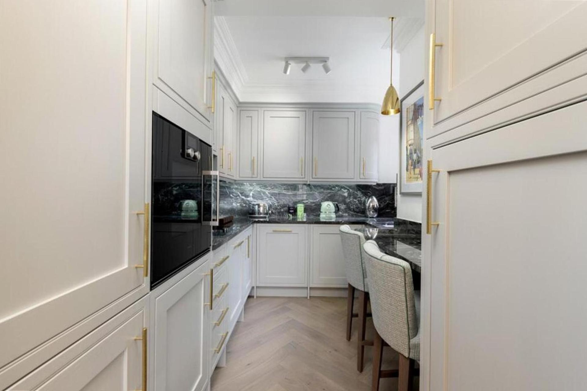 Chelsea Manor Retreat With 2 Bedrooms *