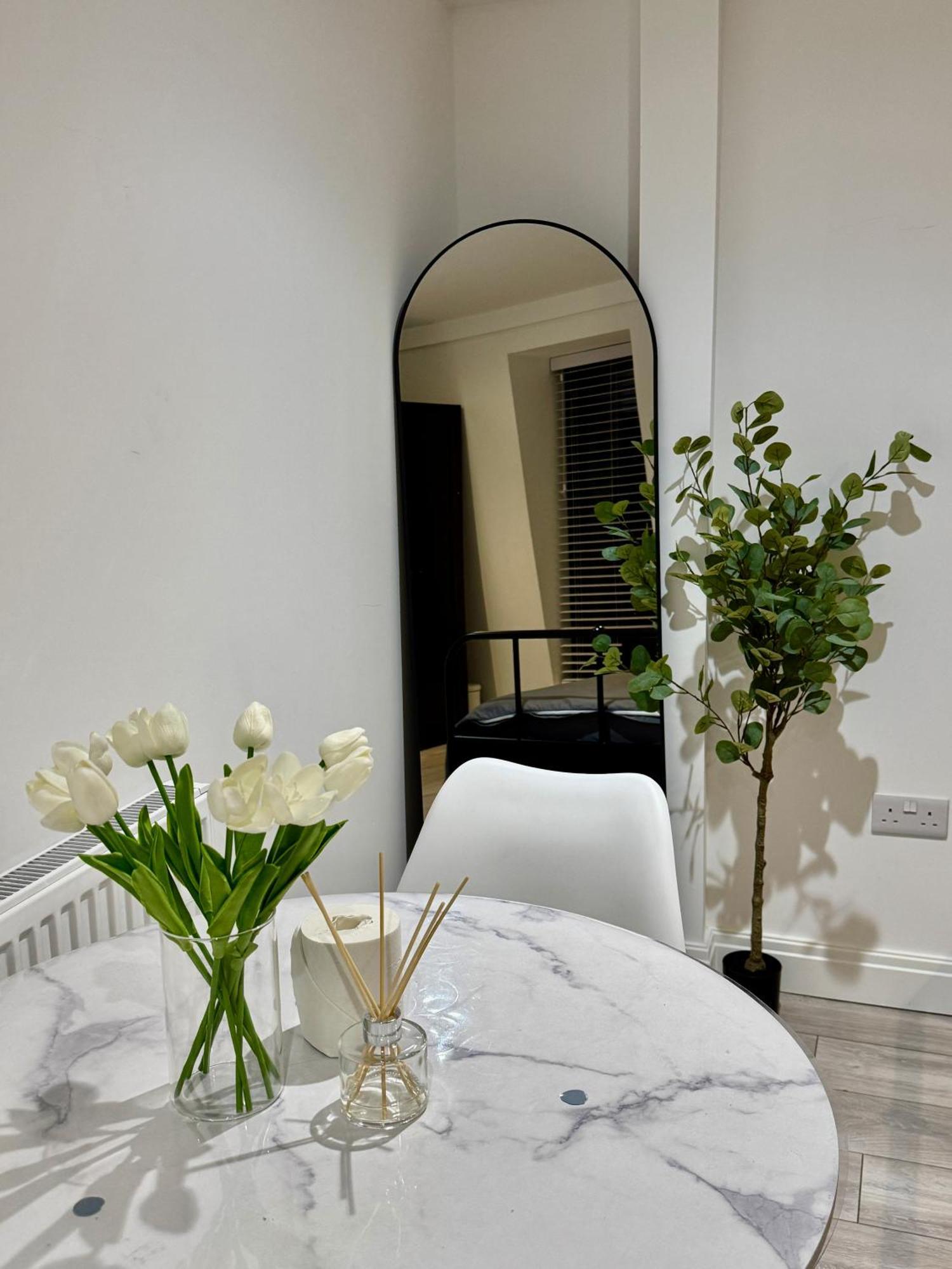 Guest house Two Rooms, Balcony, Private Bathroom London