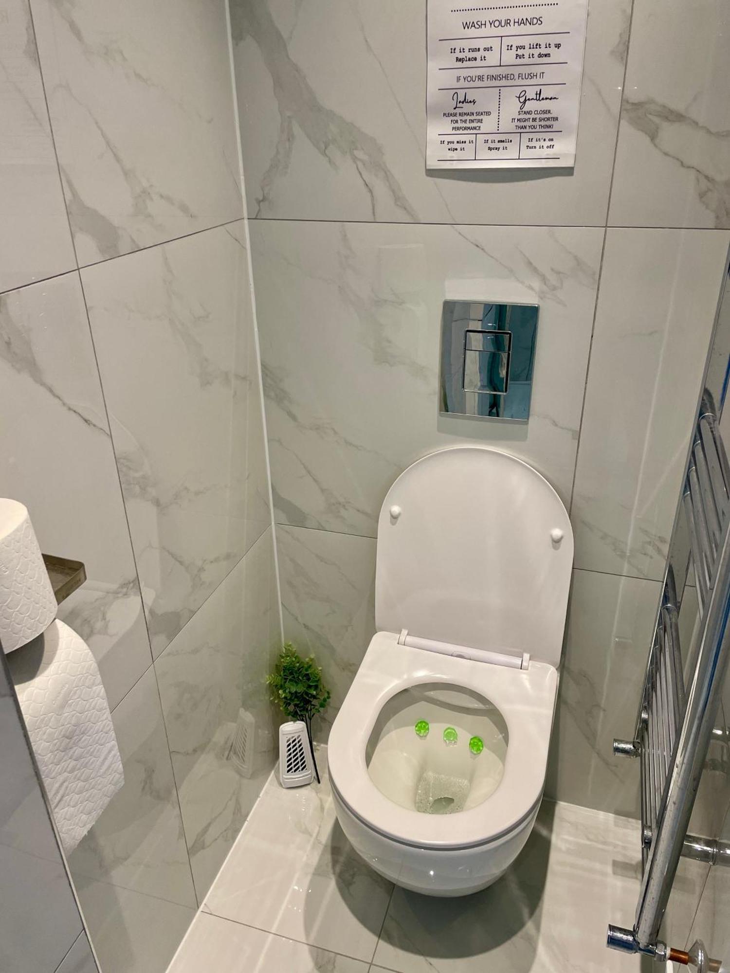 Two Rooms, Balcony, Private Bathroom Guest house *