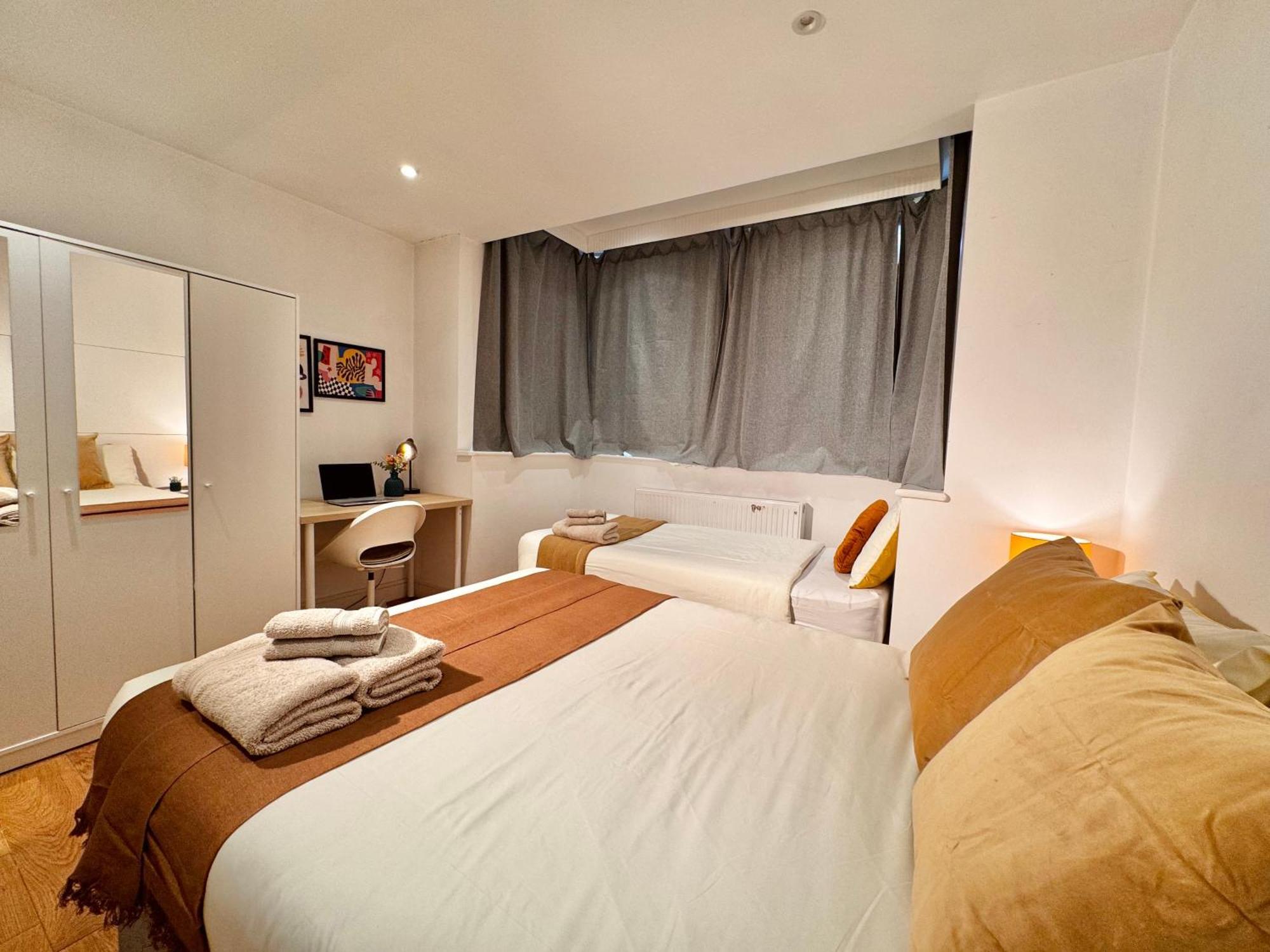 En-suites With Free Parking 30min To Gasthuis