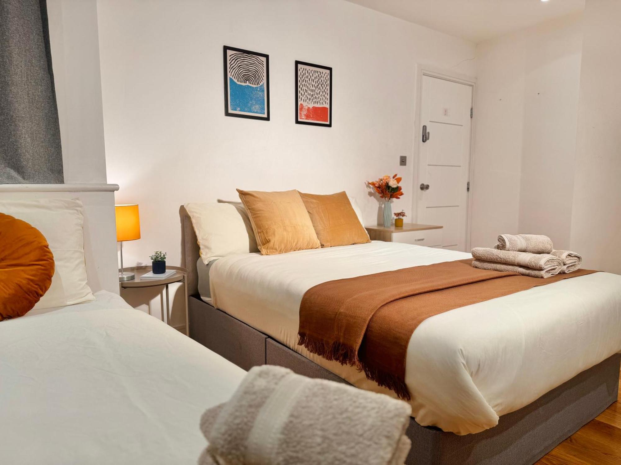 Gasthuis En-suites With Free Parking 30min To