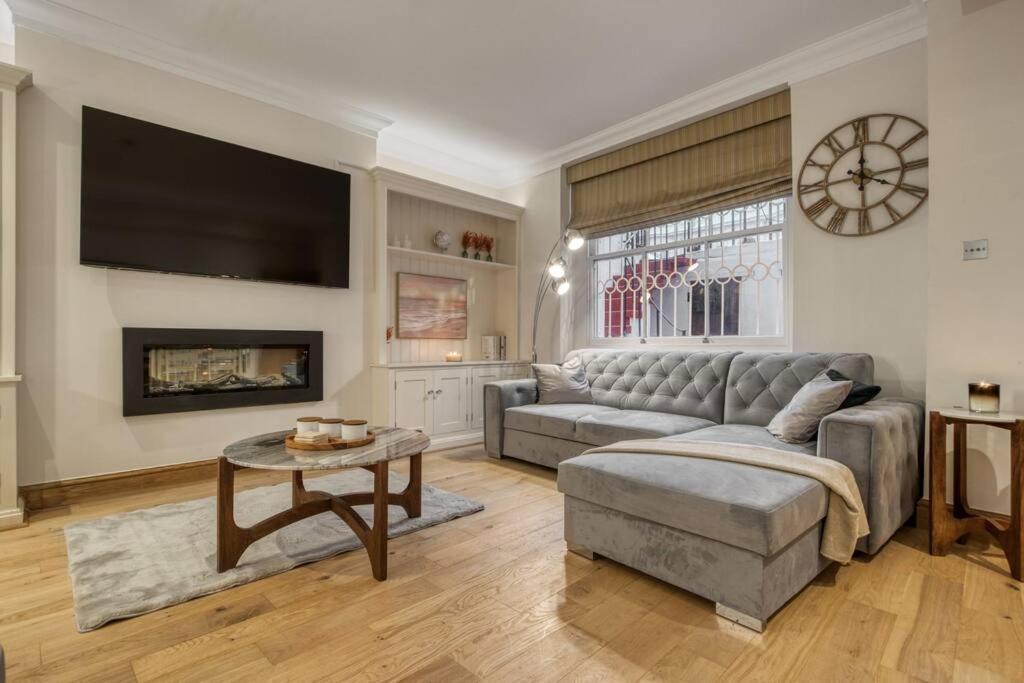 3bed 3bath Kensington Palace Apartment