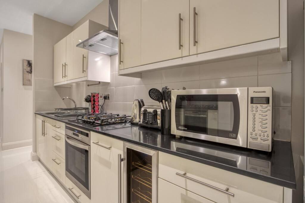 Apartment 3bed 3bath Kensington Palace *