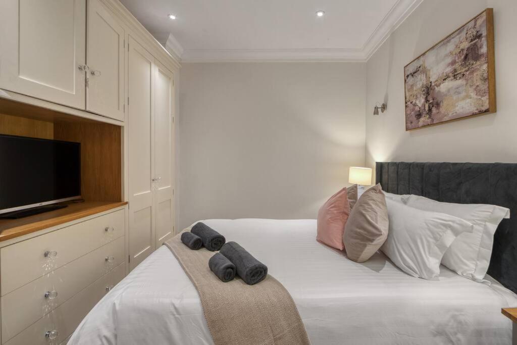 3bed 3bath Kensington Palace Apartment London