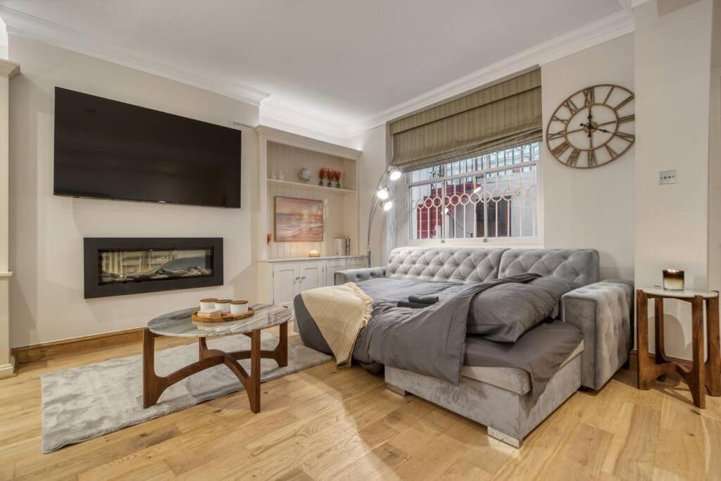 3bed 3bath Kensington Palace Apartment