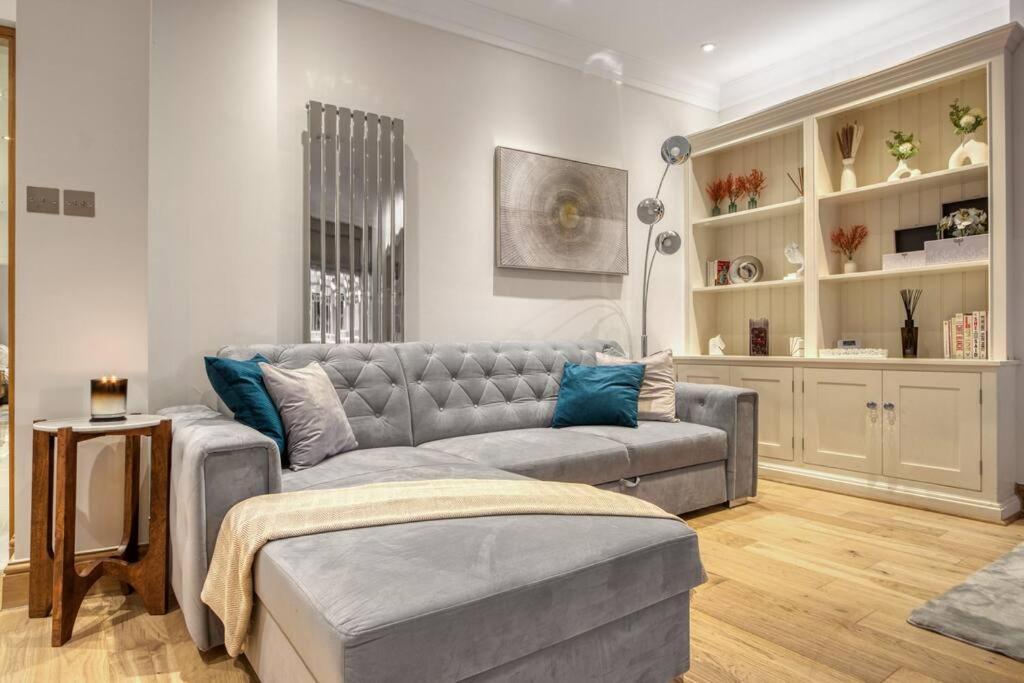 3bed 3bath Kensington Palace Apartment London