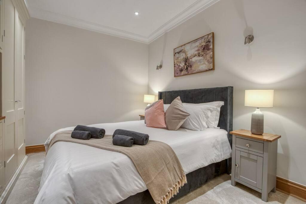 Apartment 3bed 3bath Kensington Palace London