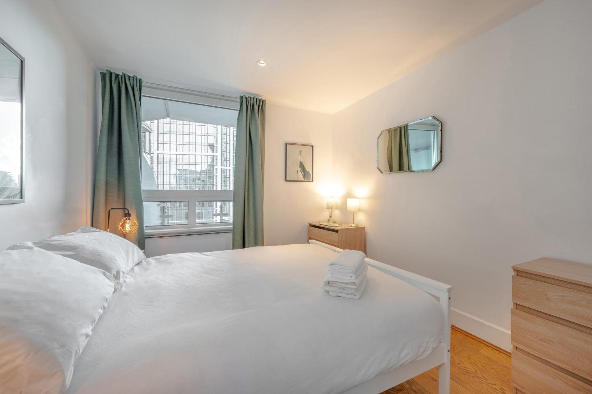 Riverside Balcony Apartments, 10 Minutes From Oxford Circus *