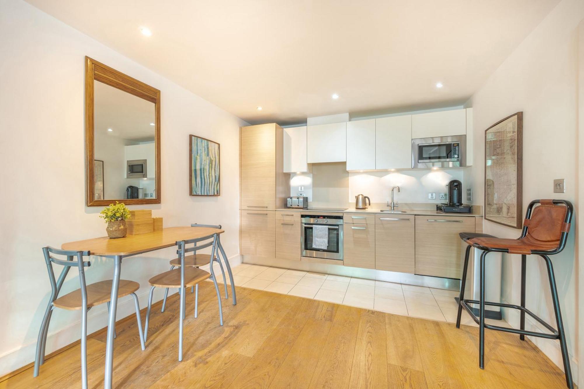 Riverside Balcony Apartments, 10 Minutes From Oxford Circus