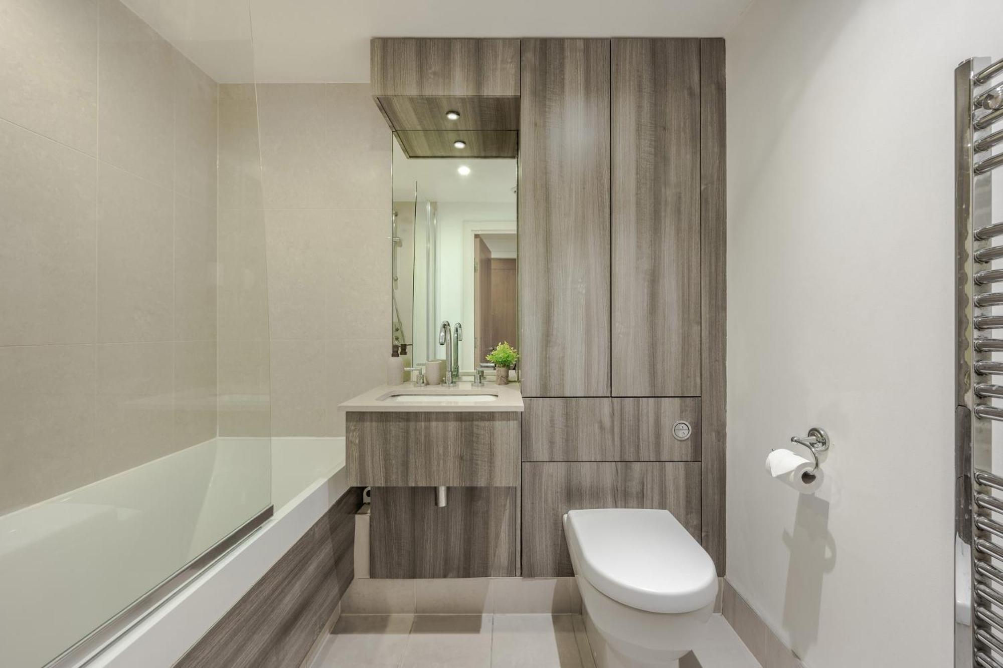 Riverside Balcony Apartments, 10 Minutes From Oxford Circus Apartment *