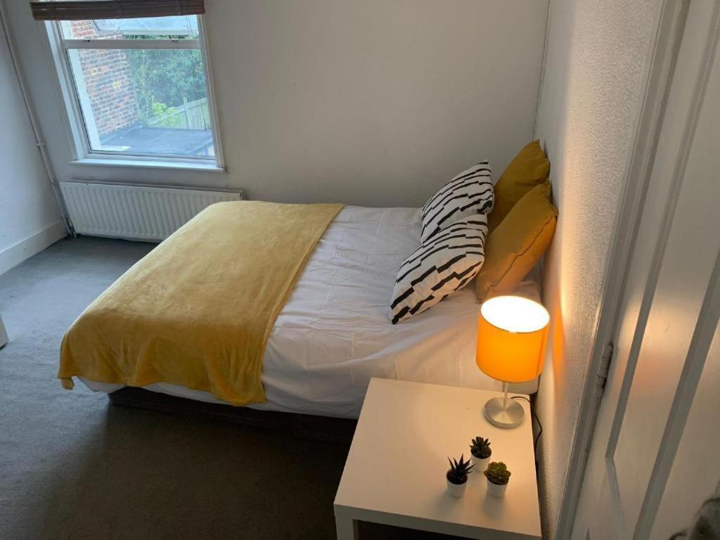 Priced Living Deluxe Bedroom 4 Londen