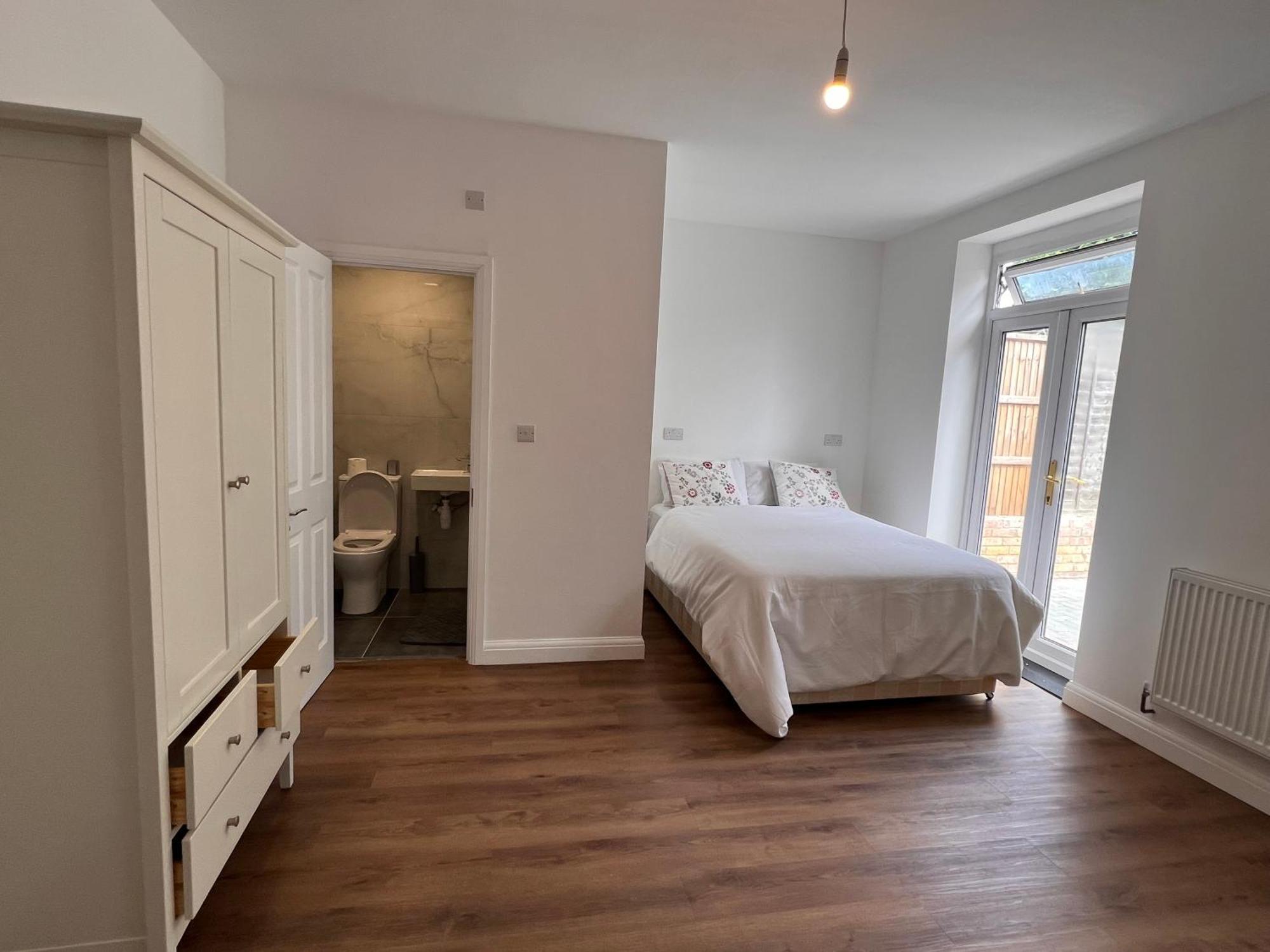 Apartment Gladstone Avenue *