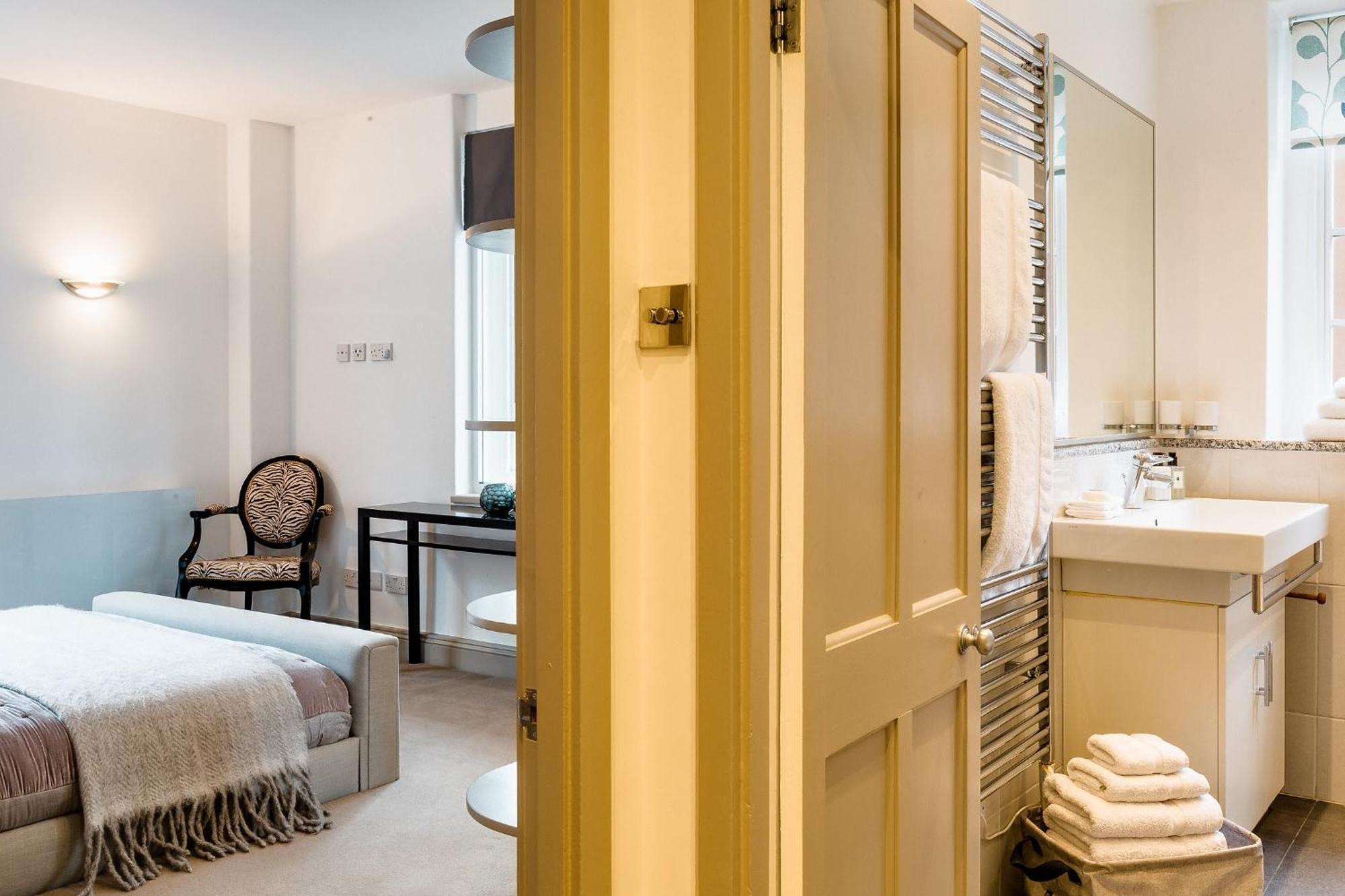 Knightsbridge & Chelsea Lux *