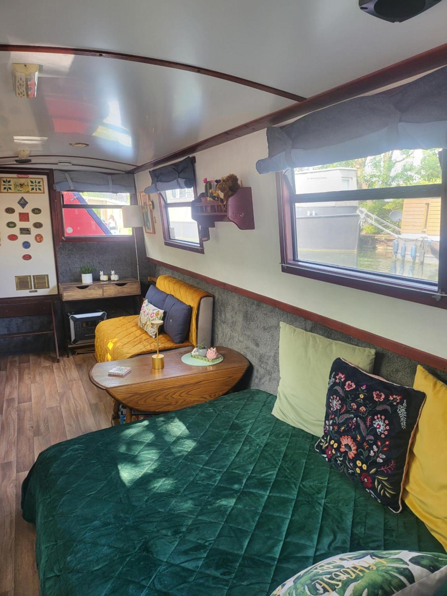 Comfy Canal Boat In Little Venice For Family & Friends Botel London