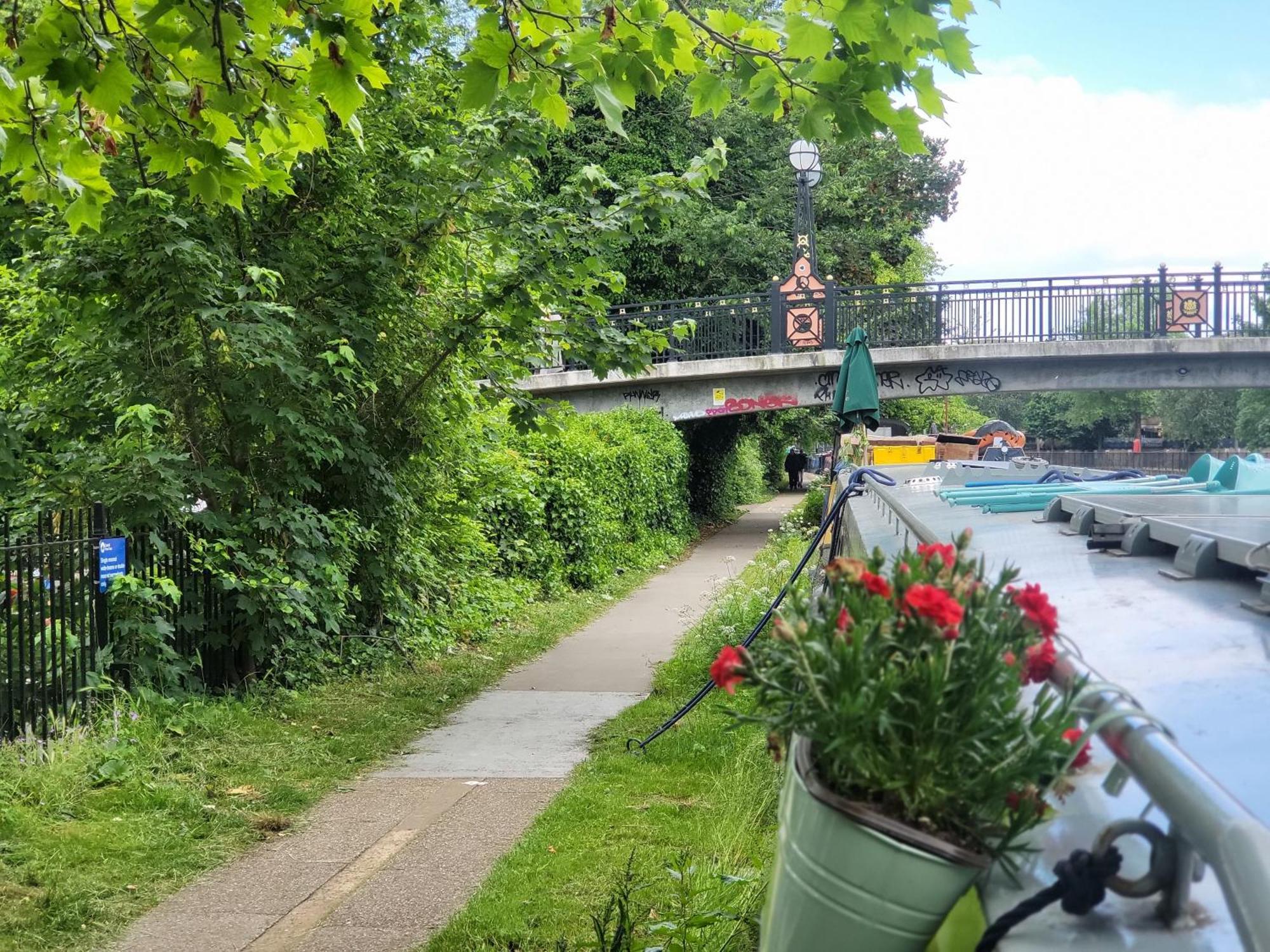 Comfy Canal Boat In Little Venice For Family & Friends Botel London