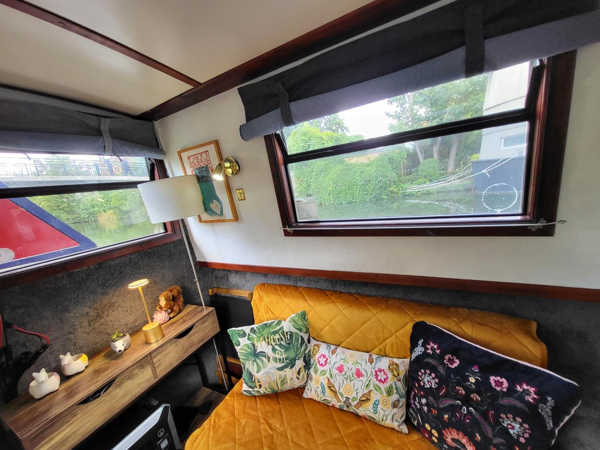 Botel Comfy Canal Boat In Little Venice For Family & Friends