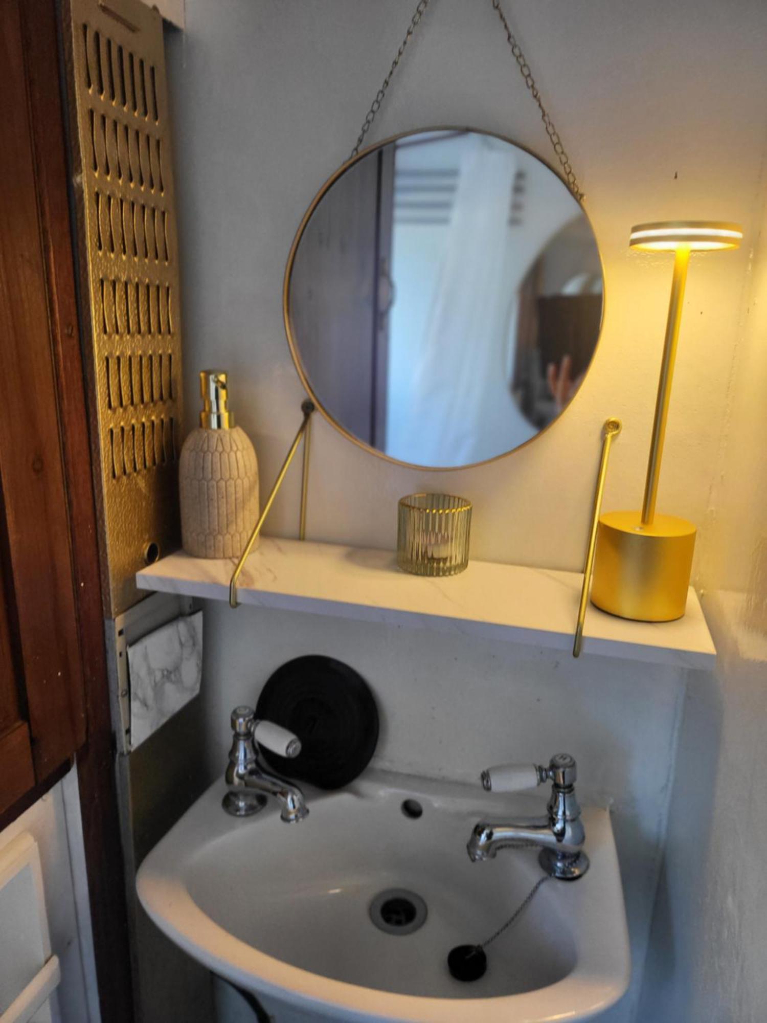 Comfy Canal Boat In Little Venice For Family & Friends Botel
