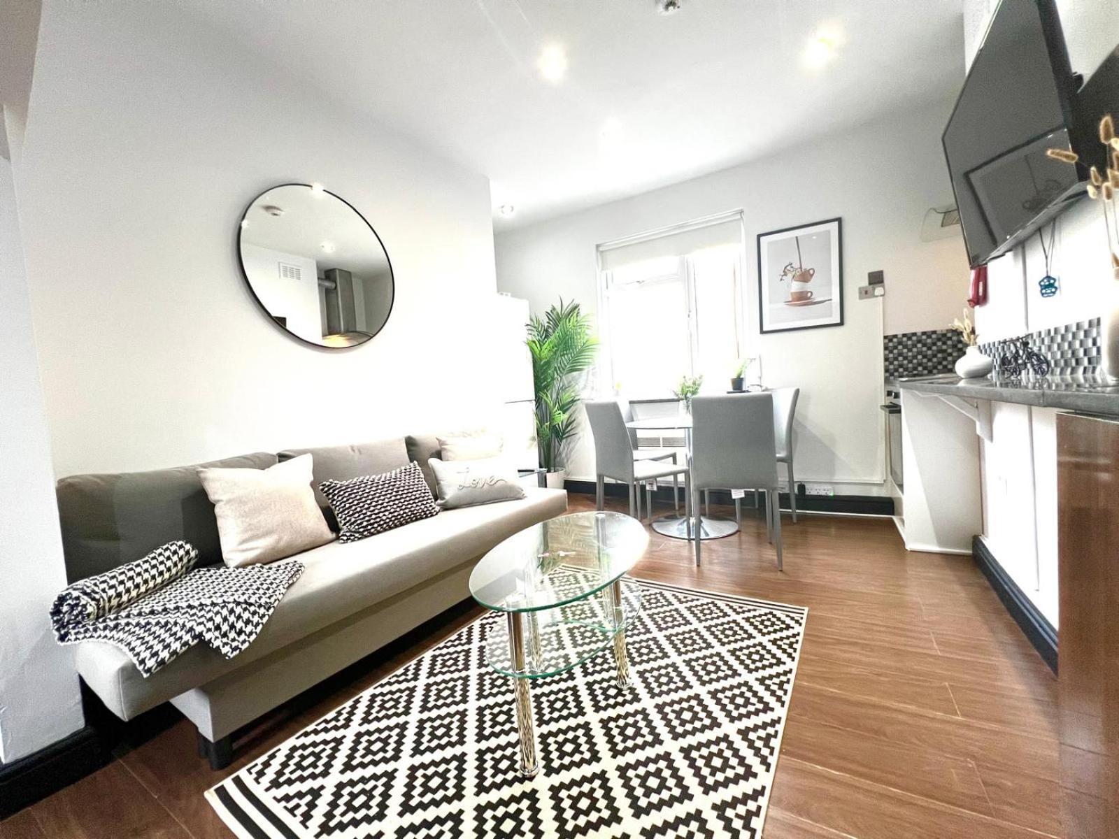 2 Bed Apartment- Camden Town Apartment London