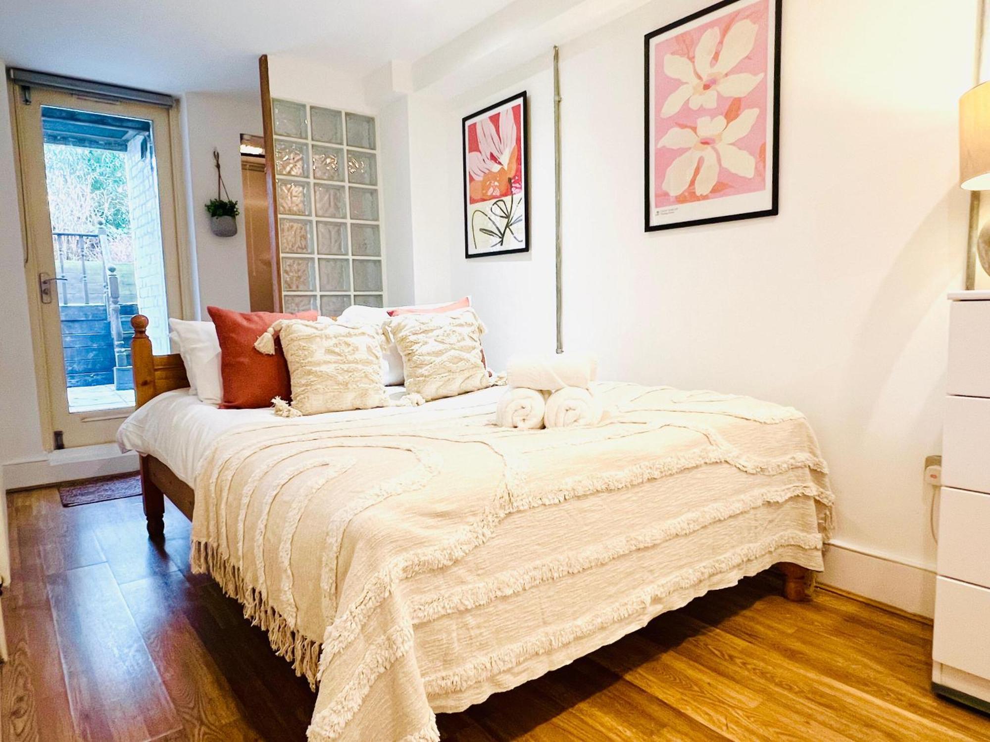 Apartment 2 Bed Garden Flat- Highgate London