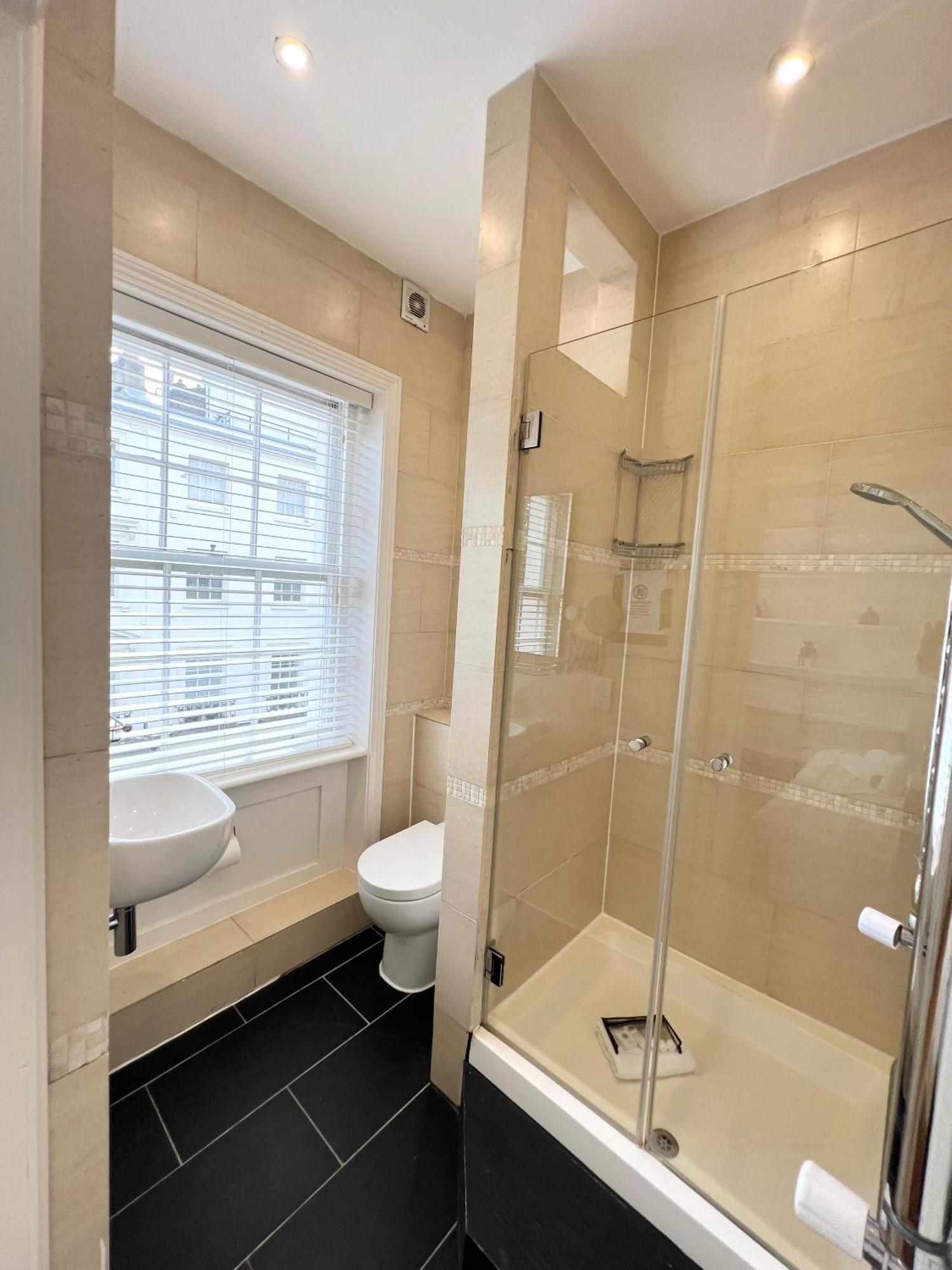 Leilighet Large 3 Bed 3 Bath Apartment- *