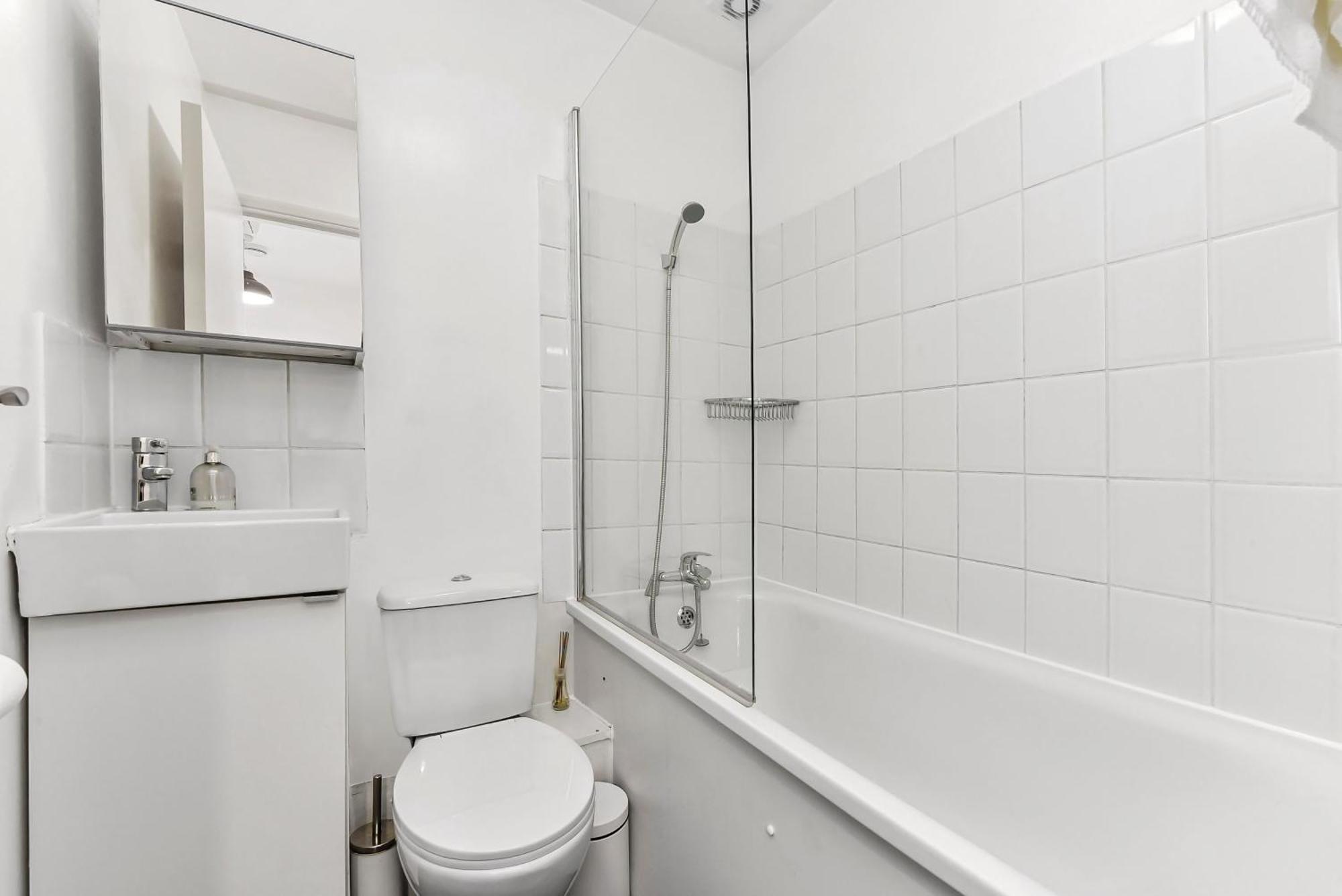 Apartment 1 Bed Apartment- Finsbury Park D London